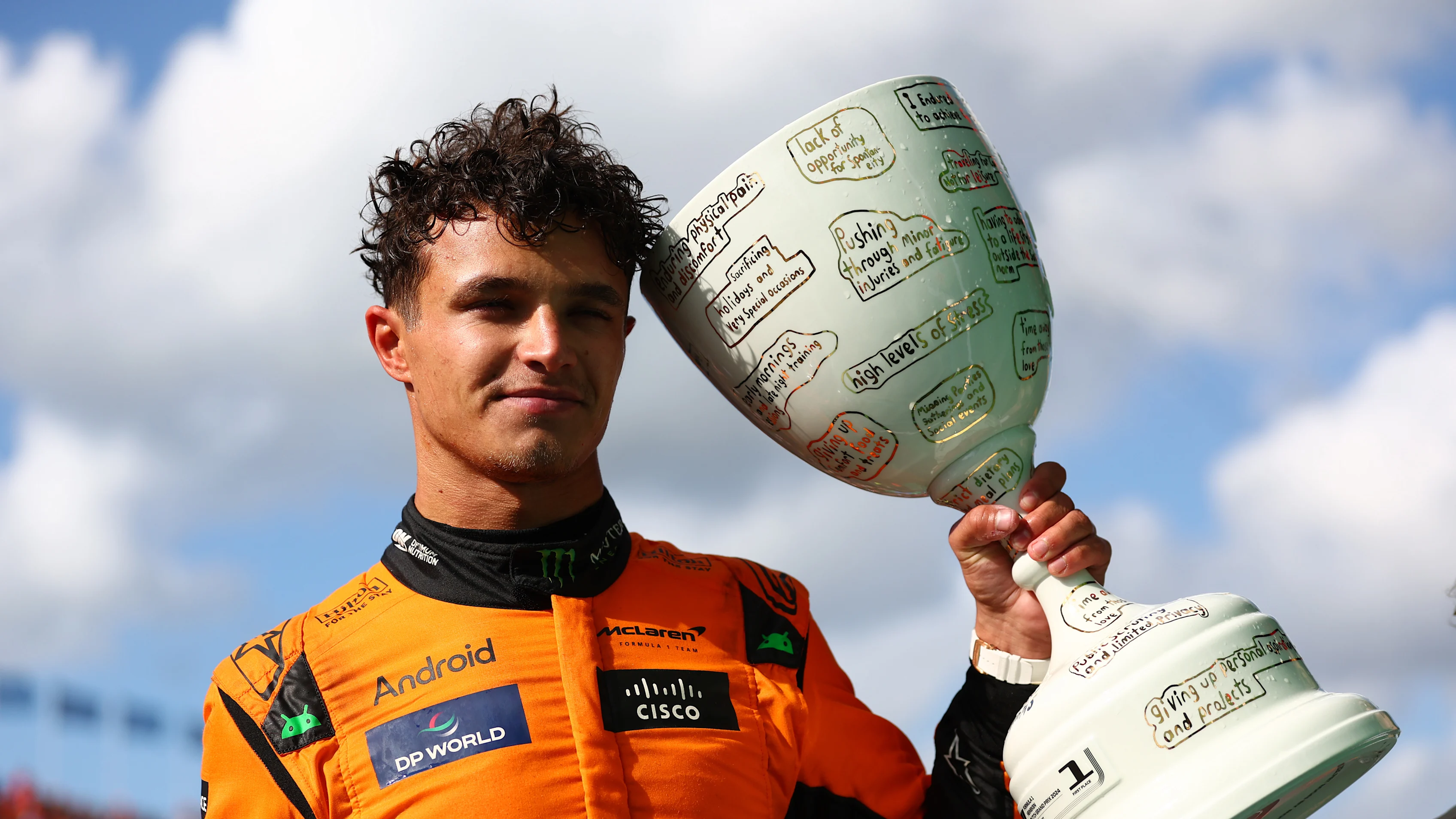Zandvoort, Pays-Bas - 25 août: le vainqueur de la course Lando Norris de Grande-Bretagne et McLaren pose pour