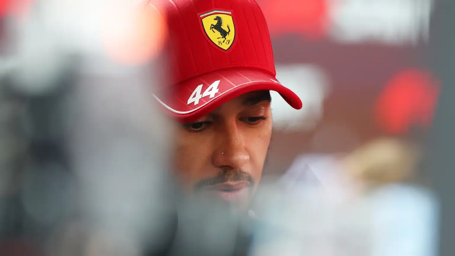 Hamilton insiste sur le fait qu’il «aime toujours la course» malgré les récentes luttes Ferrari et les remarques «inutiles»