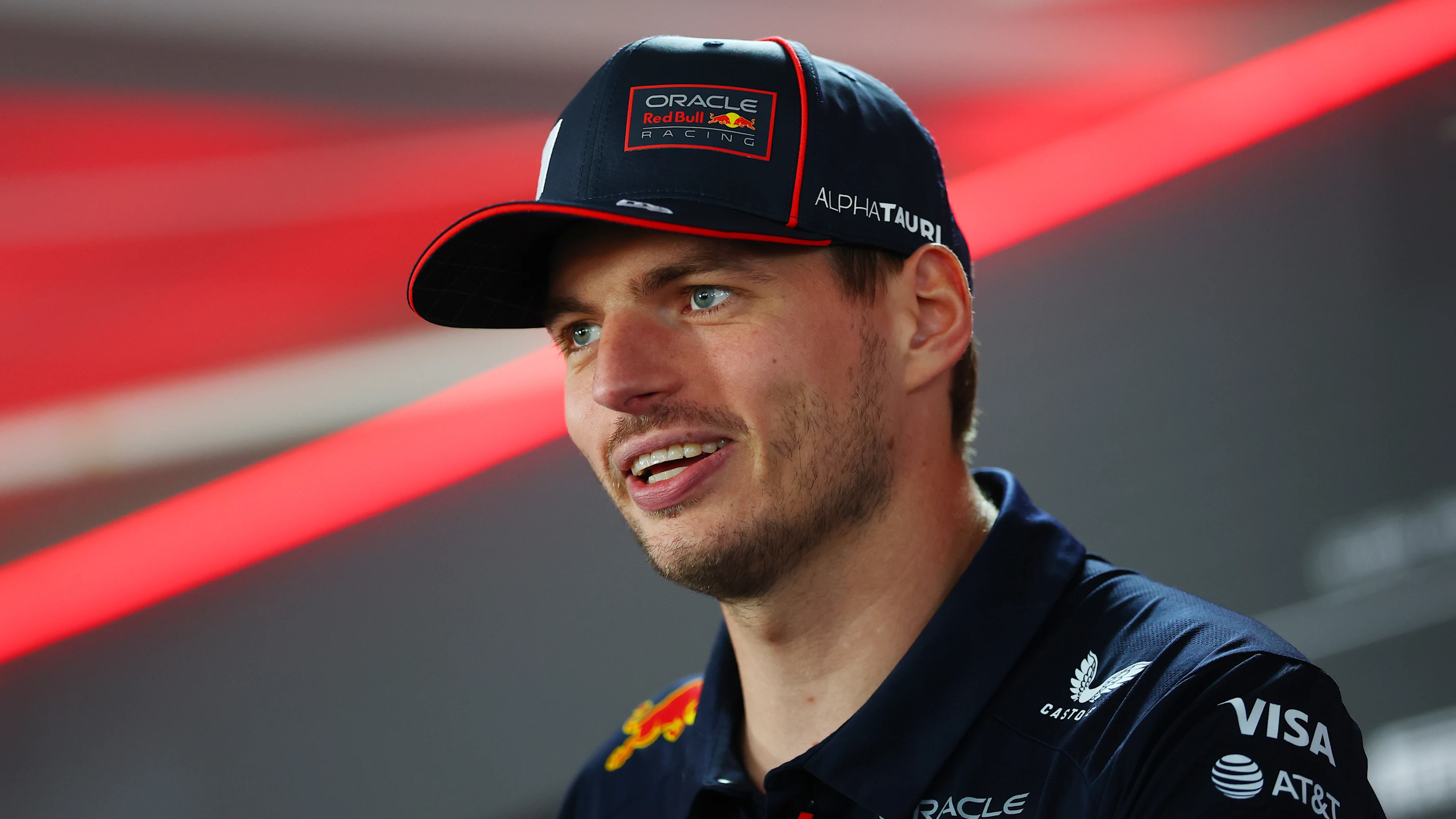 Budapest, Hongrie - 31 juillet: Max Verstappen des Pays-Bas et Oracle Red Bull Racing parle à