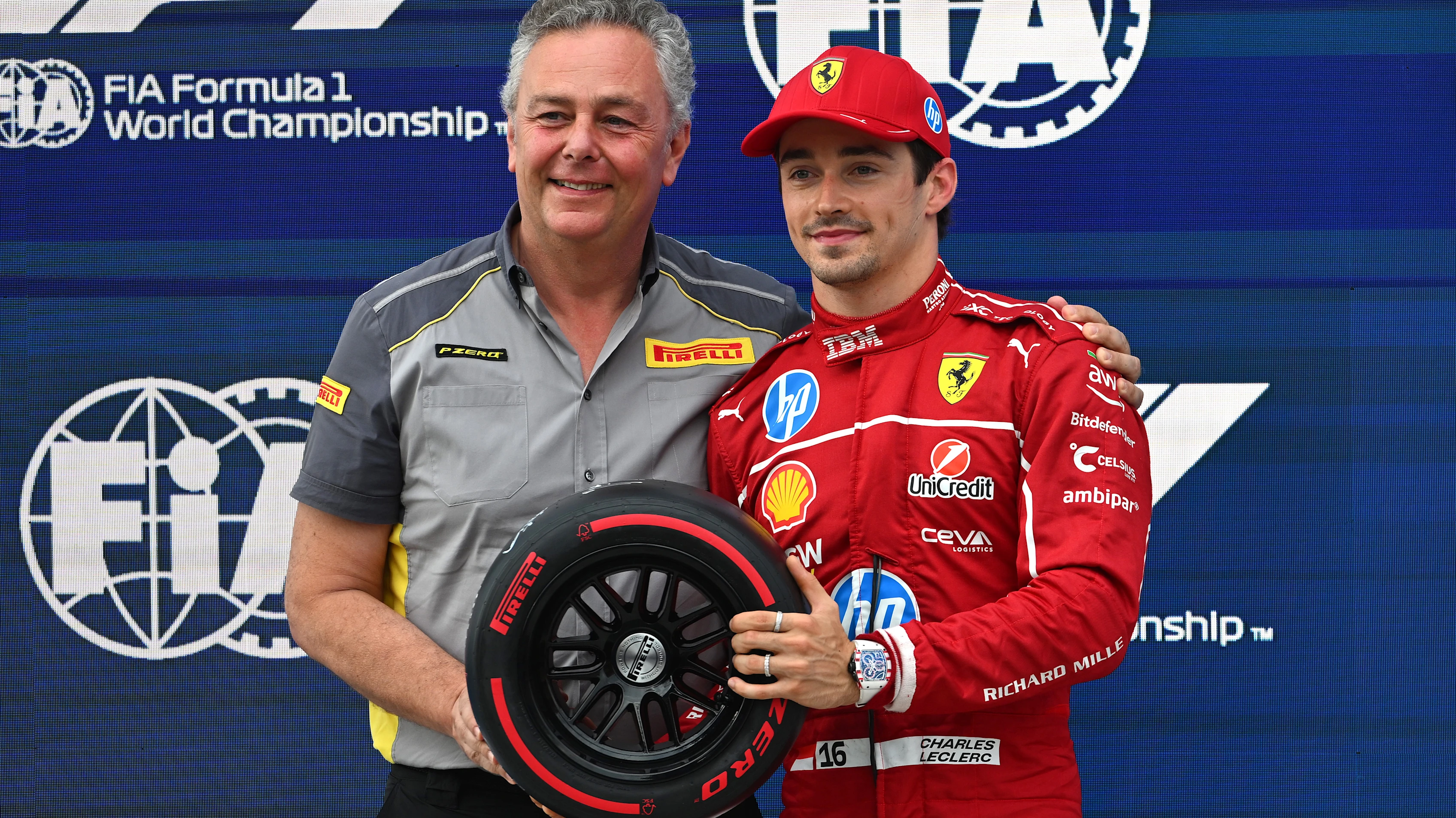 Budapest, Hongrie - 02 août: Mario Isola, directeur de Pirelli F1 présente le qualificatif pole position