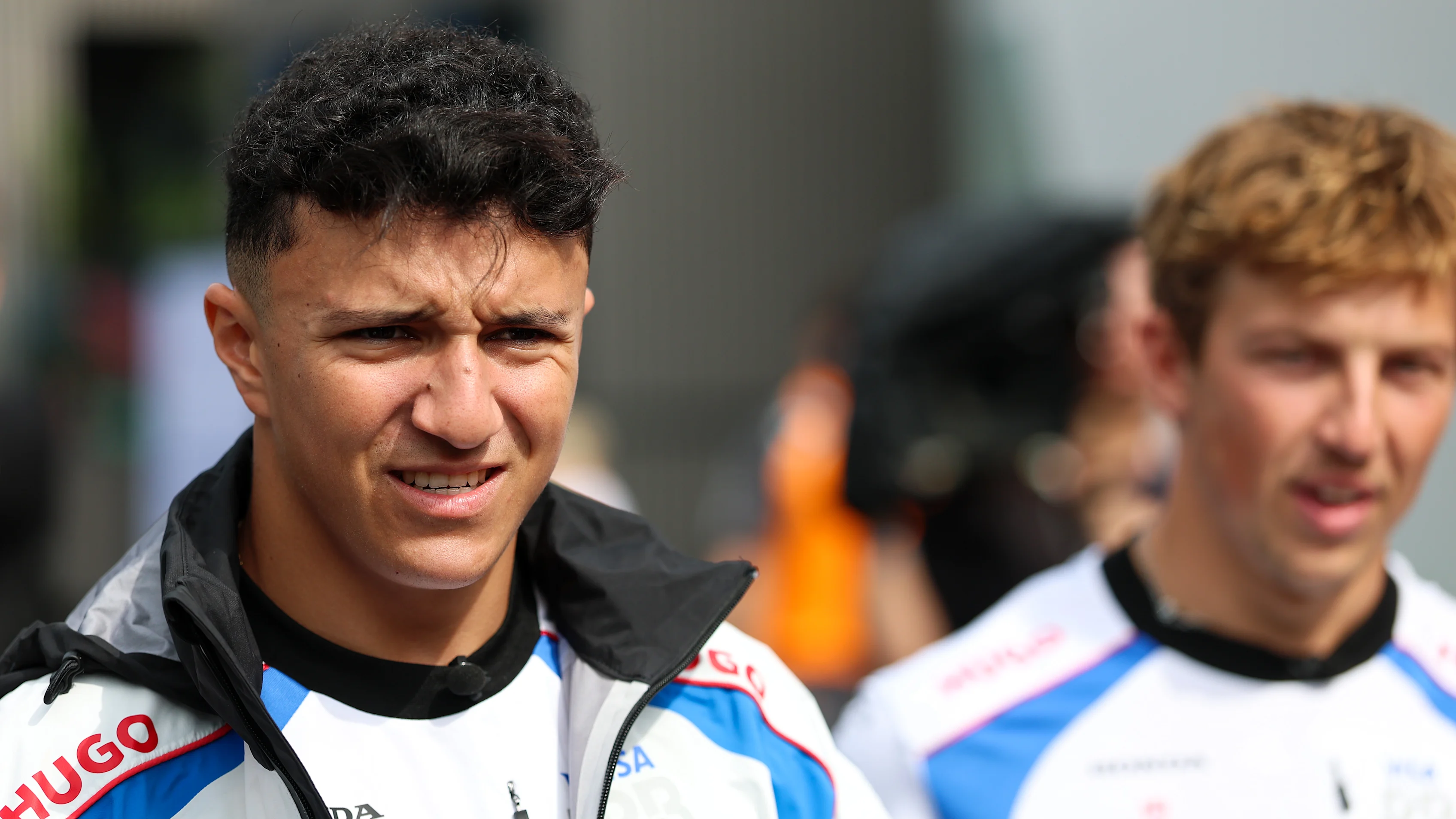 Zandvoort, Pays-Bas - 28 août: Isack Hadjar of France et Visa Cash App Racing Bulls regarde