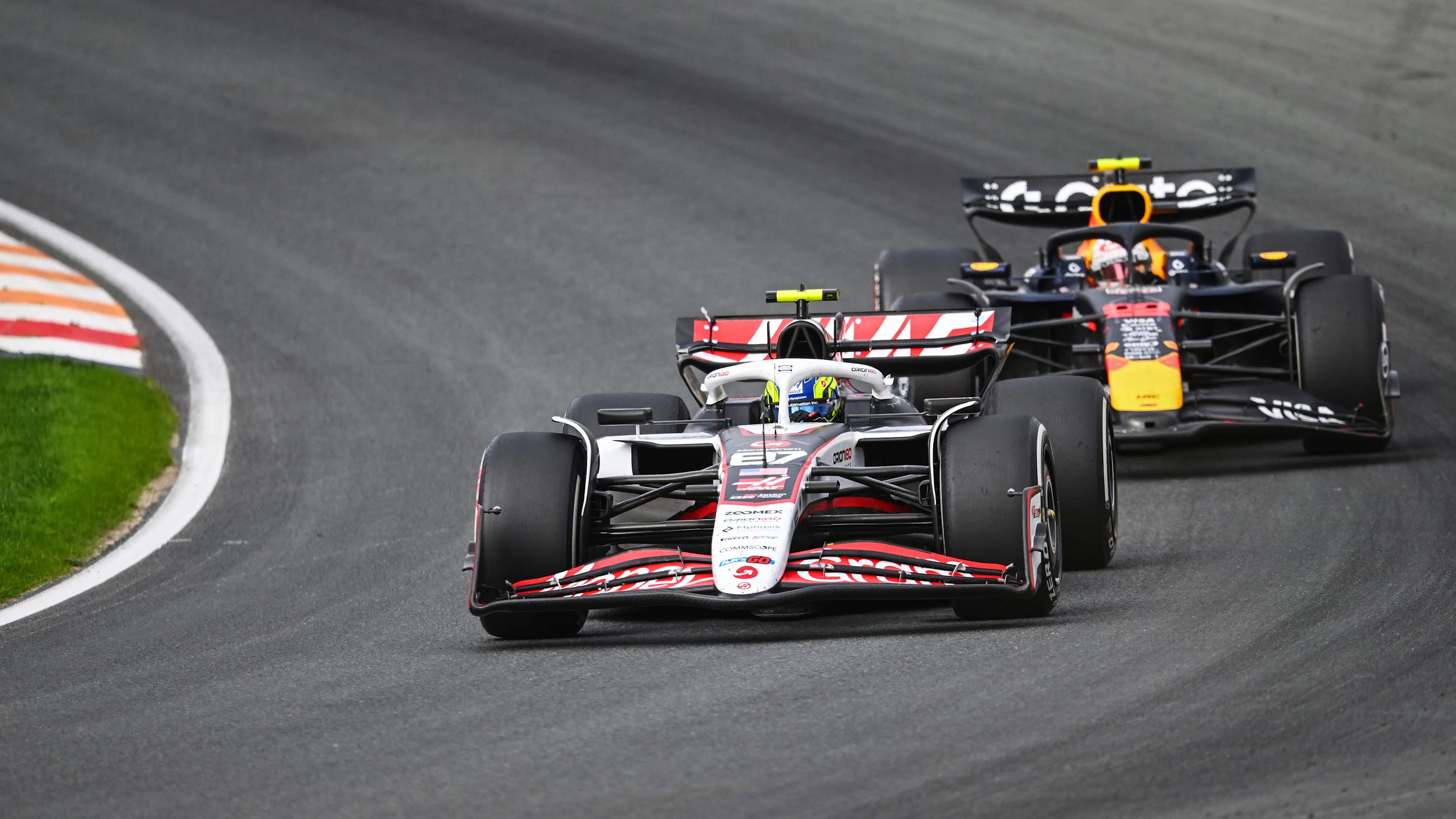 ZANDVOORT, NETHERLANDS - AUGUST 31: Oliver Bearman of Great Britain driving the (87) Haas F1 VF-25 Ferrari leads Yuki Tsunoda of Japan driving the (22) Oracle Red Bull Racing RB21 on track during the F1 Grand Prix of Netherlands at Circuit Zandvoort on August 31, 2025 in Zandvoort, Netherlands. (Photo by James Sutton/Getty Images)