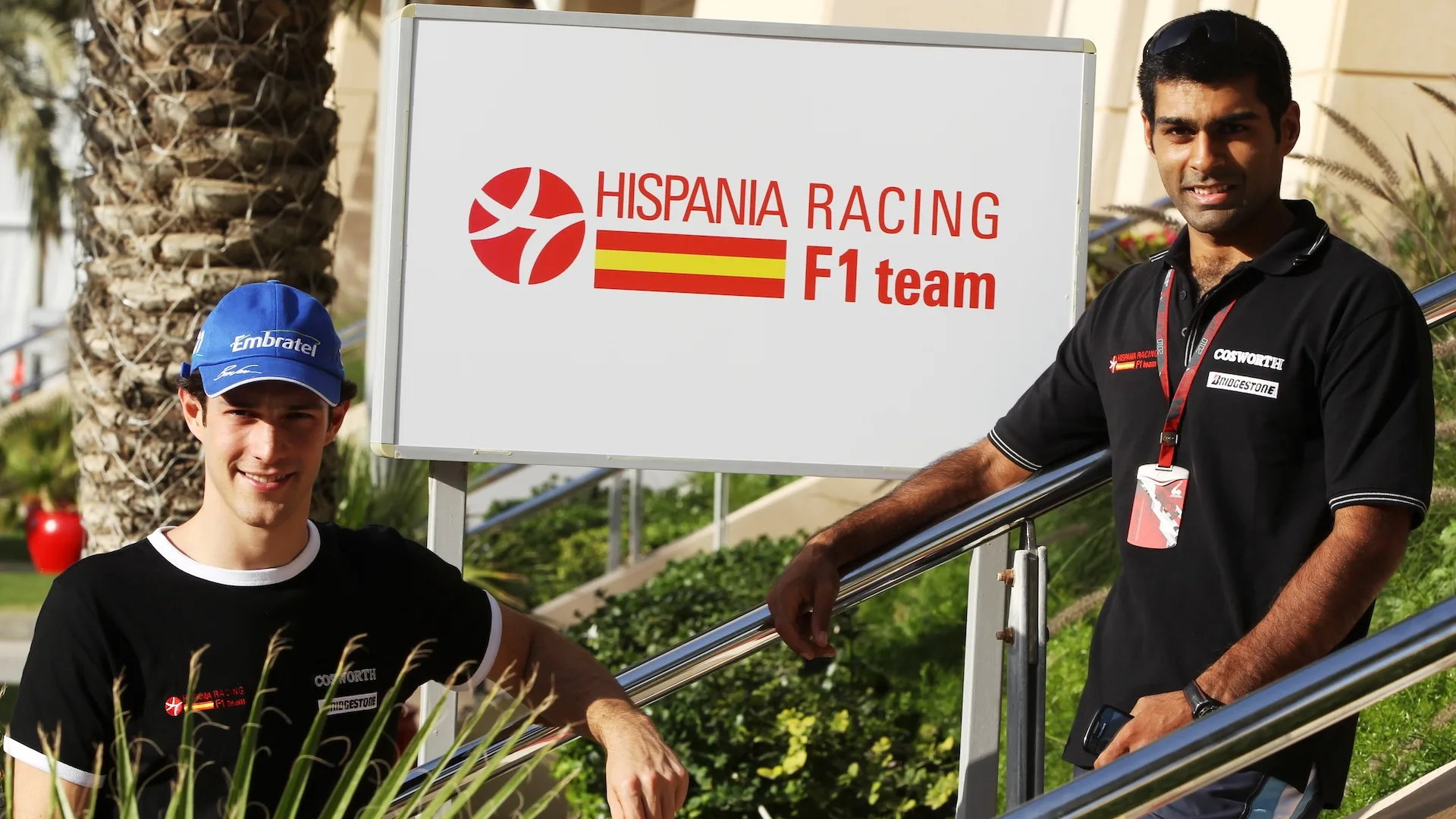 (L à r): Bruno Senna (soutien-gorge) Hispania Racing F1 Team (HRT) avec Karun Chandhok (Ind) Hispania Racing