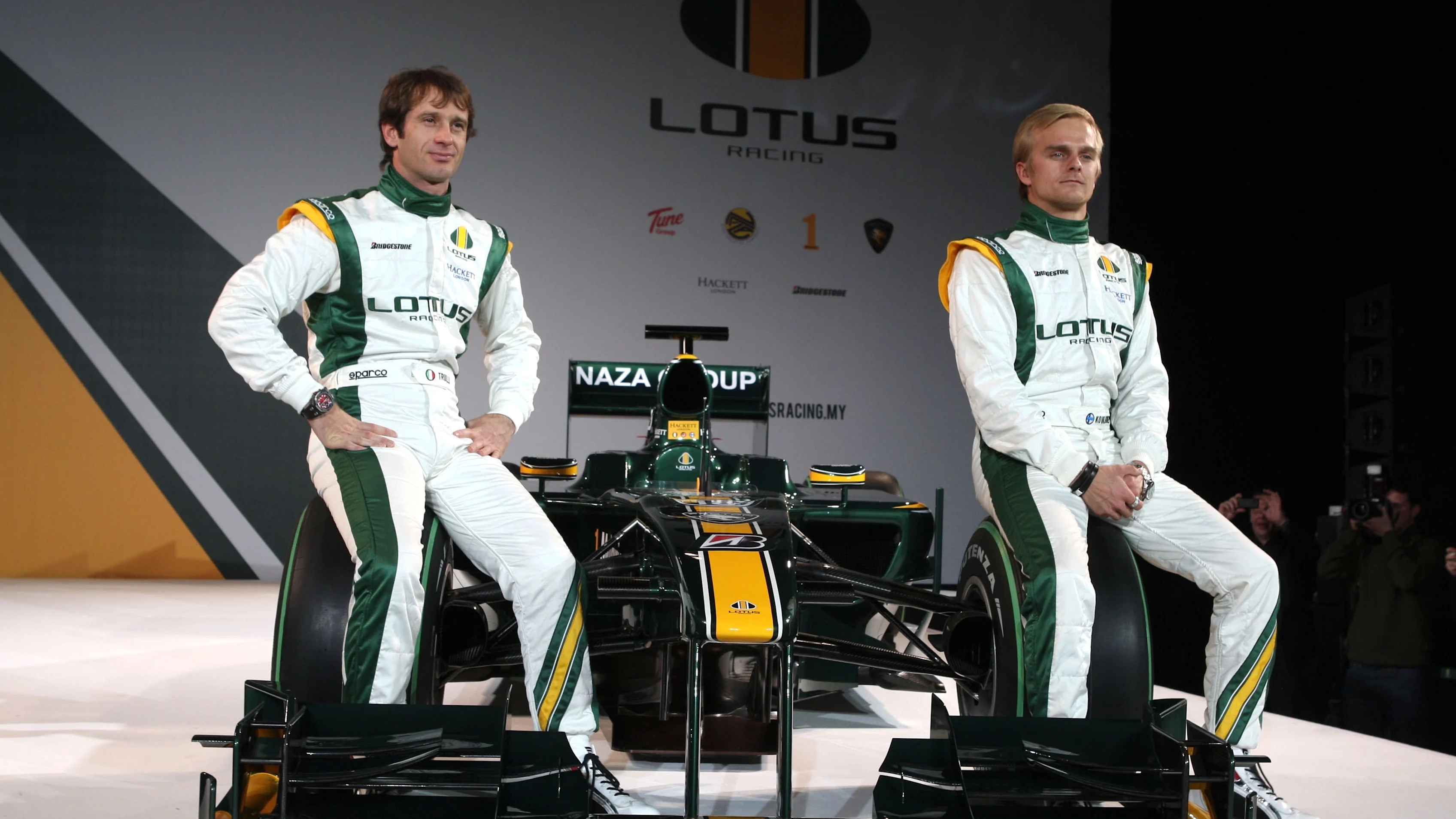 Le nouveau Lotus T127 avec Heikki Kovalainen (Fin) et Jarno Trulli (Ita) Lotus. Lancement de Lotus T127,