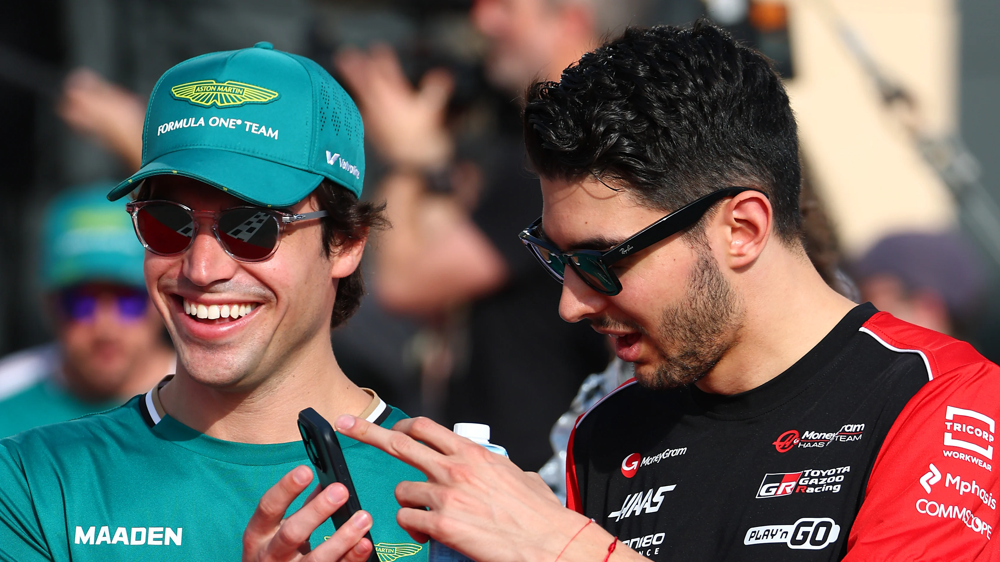Bahreïn, Bahreïn - 13 avril: Lance Stroll of Canada et Aston Martin F1 Team et Esteban Ocon de