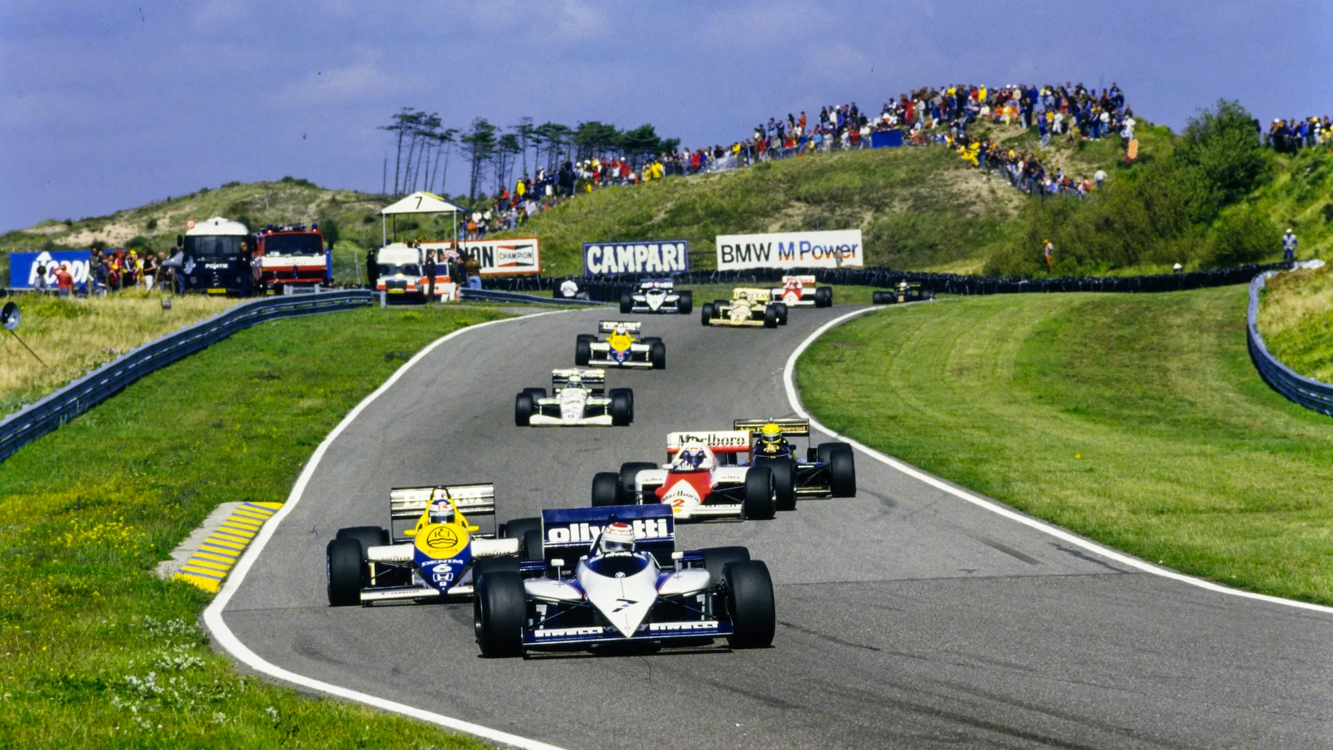 Zandvoort, Pays-Bas - 25 août: Nelson Piquet, Brabham BT54 BMW, mène Keke Rosberg, Williams