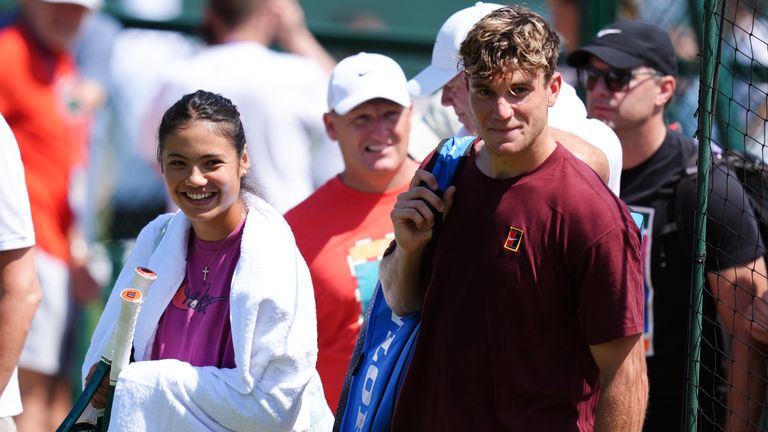 Raducanu et drapier à Wimbledon en 2025.