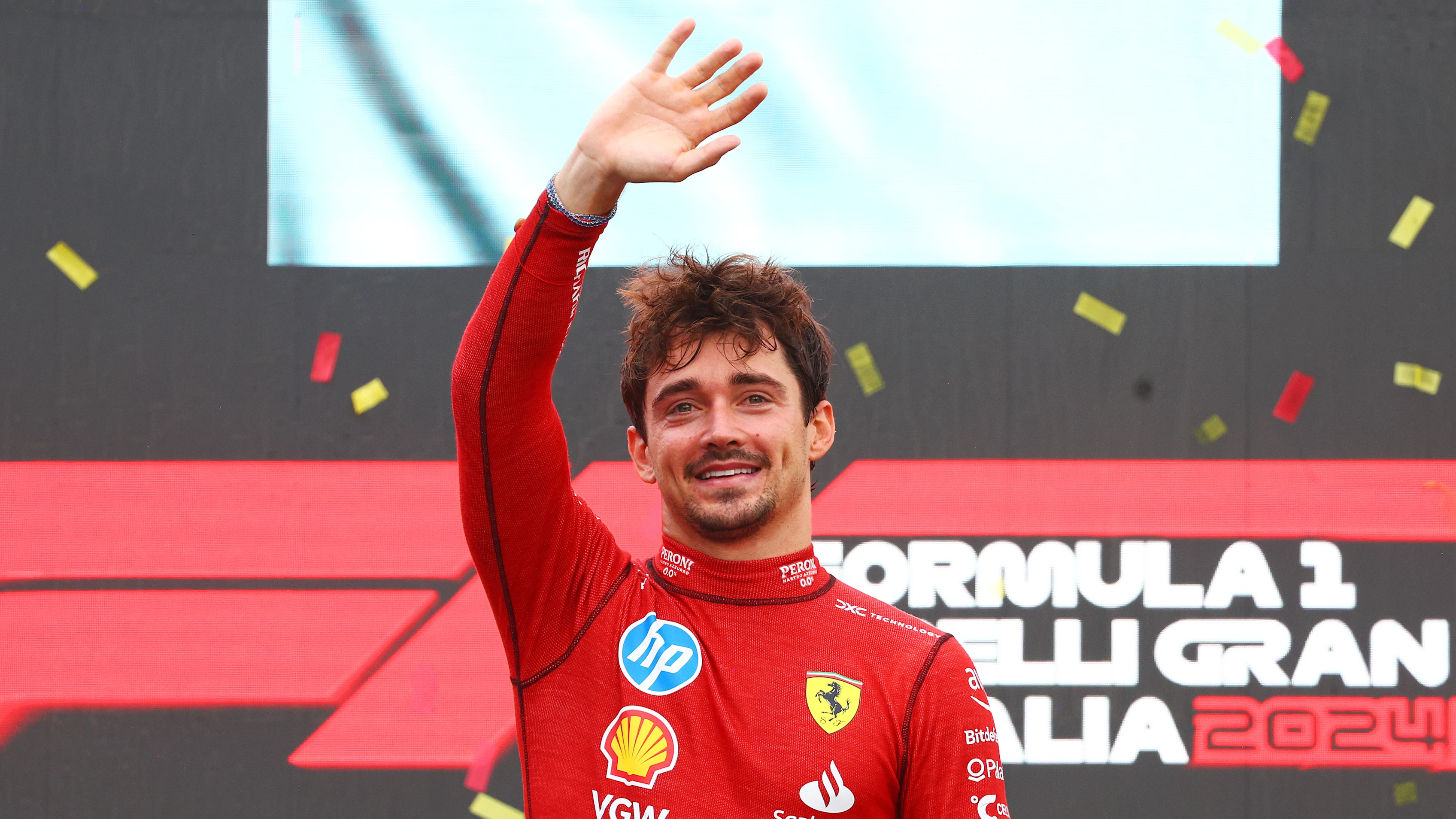 Monza, Italie - 01 septembre: le vainqueur de la course Charles Leclerc de Monaco et Ferrari célèbre le