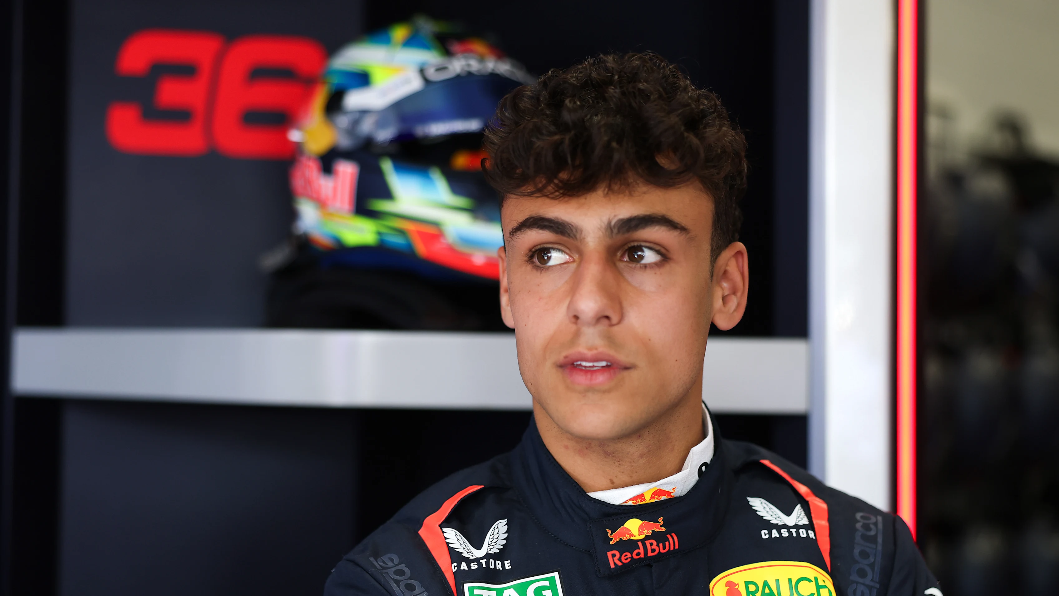 Northampton, Angleterre - 03 juillet: Arvid Lindblad de Grande-Bretagne et Oracle Red Bull Racing regarde