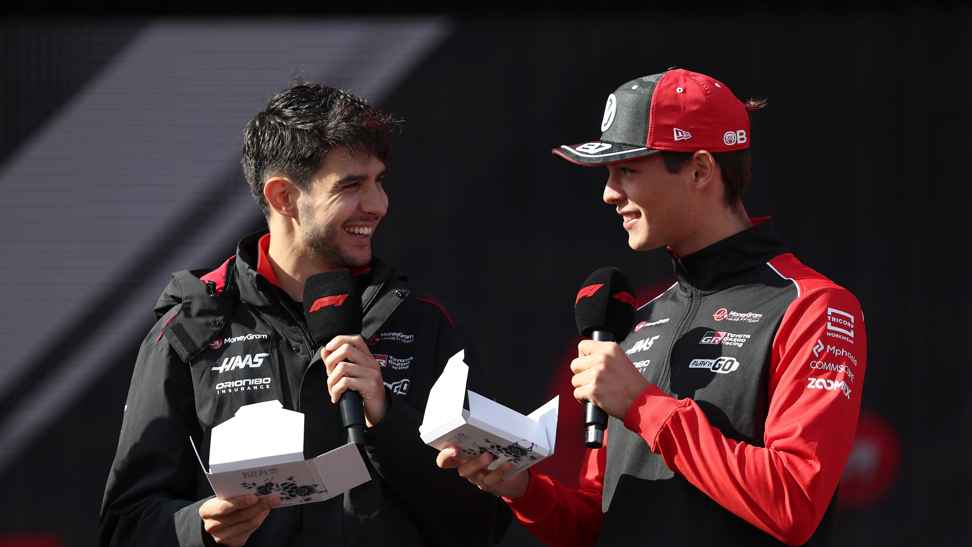Zandvoort, Pays-Bas - 30 août: Esteban Ocon of France et Haas F1 et Oliver Bearman de Great