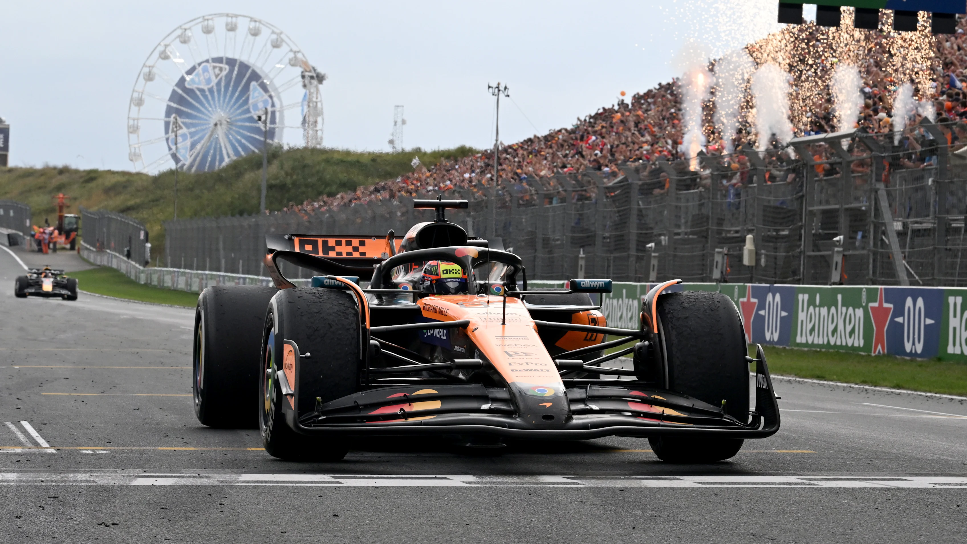 Zandvoort, Pays-Bas - 31 août: vainqueur de la course Oscar Piastri d'Australie conduisant le (81) McLaren