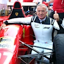 Jean Alesi se prépare à conduire le 1995 412 T2 autour de Monza