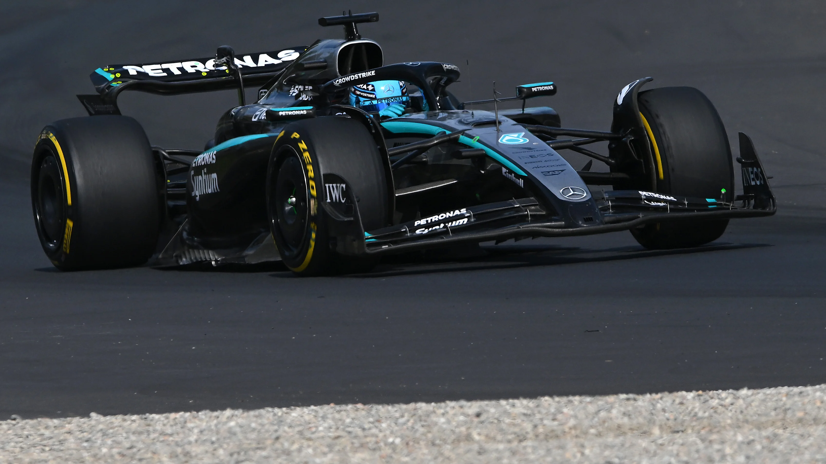 MONZA, ITALY - SEPTEMBER 07: George Russell of Great Britain driving the (63) Mercedes AMG Petronas F1 Team W16 on track during the F1 Grand Prix of Italy at Autodromo Nazionale Monza on September 07, 2025 in Monza, Italy. (Photo by Rudy Carezzevoli/Getty Images)