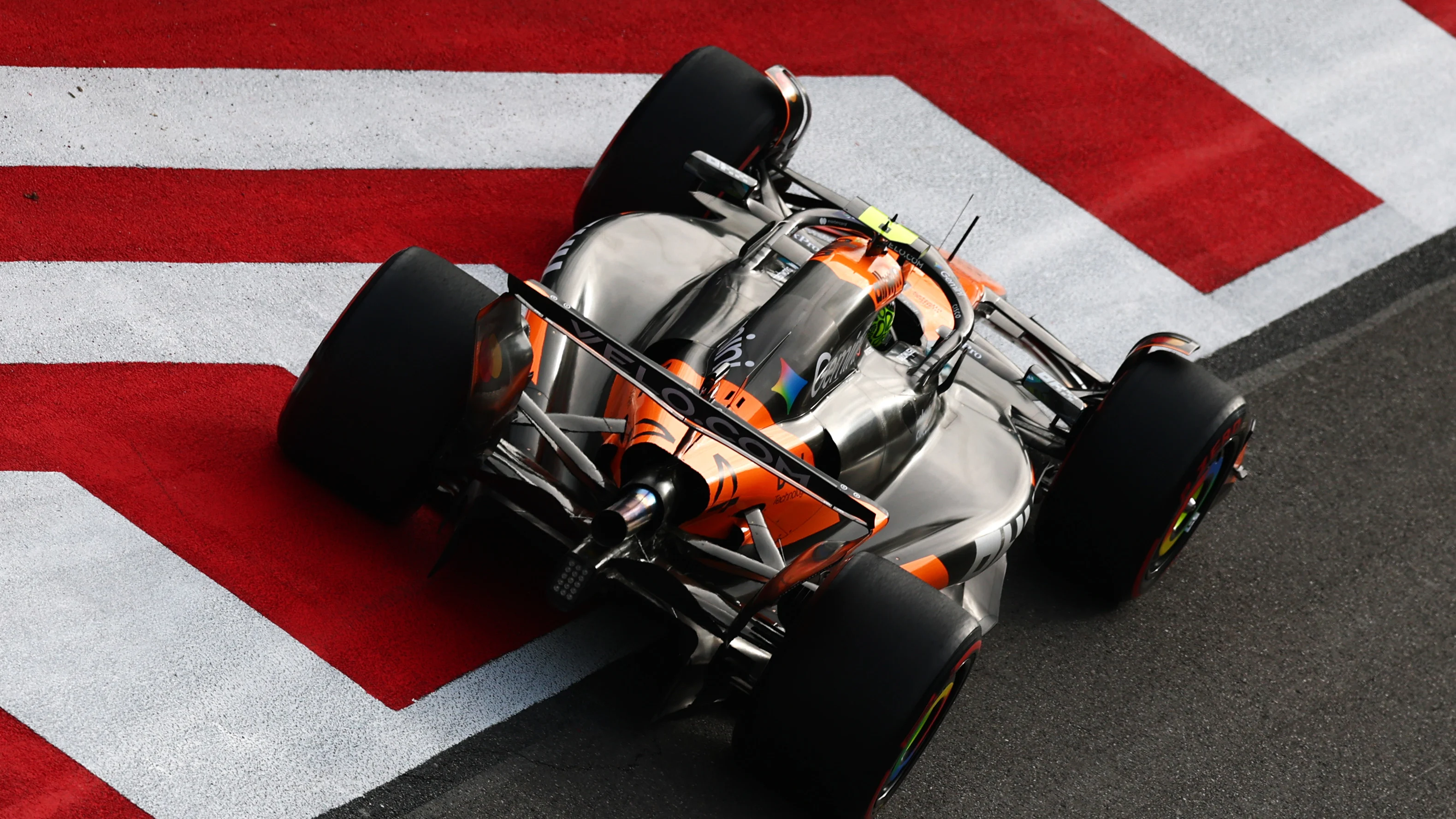BAKU, AZERBAIJAN - SEPTEMBER 19: Lando Norris of Great Britain driving the (4) McLaren MCL39 Mercedes on track during practice ahead of the F1 Grand Prix of Azerbaijan at Baku City Circuit on September 19, 2025 in Baku, Azerbaijan. (Photo by Clive Rose/Getty Images)