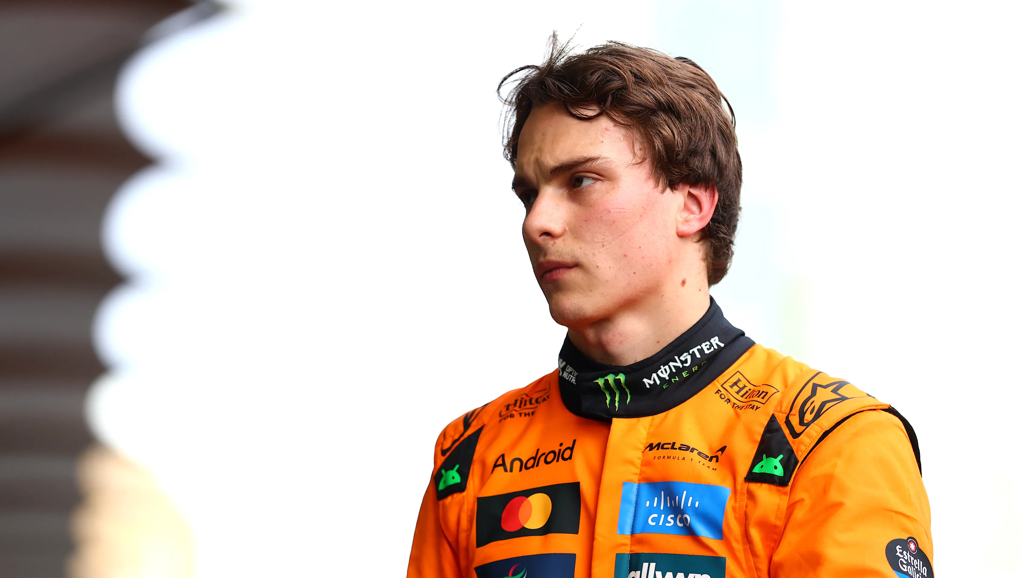 Bakou, Azerbaïdjan - 20 septembre: Oscar Piastri d'Australie et McLaren marche dans le pitlan après