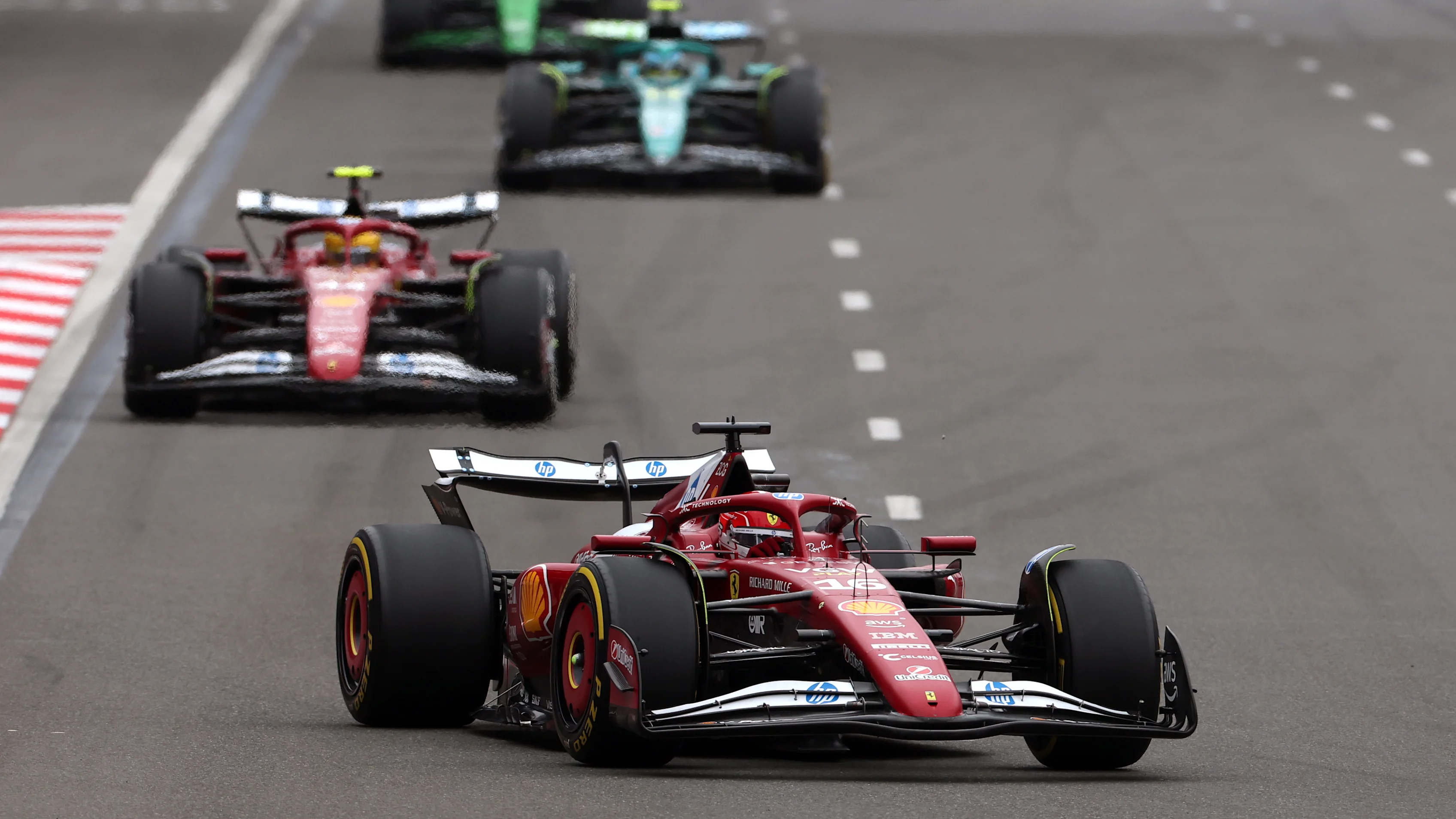 Bakou, Azerbaïdjan - 21 septembre: Charles Leclerc de Monaco conduisant le (16) Scuderia Ferrari SF-25