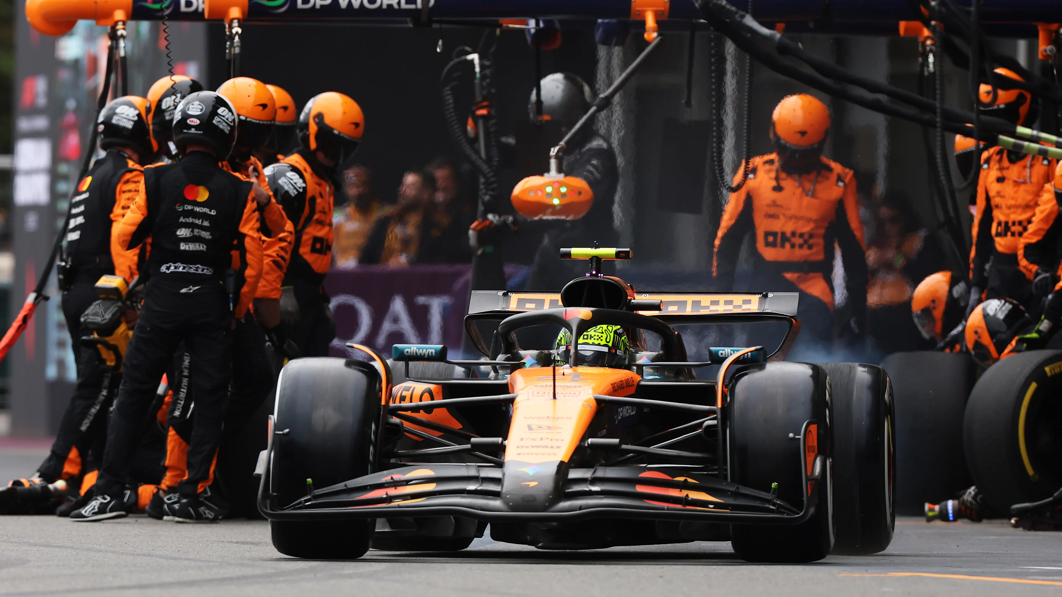 Bakou, Azerbaïdjan - 21 septembre: Lando Norris de Grande-Bretagne conduisant le (4) McLaren MCL39