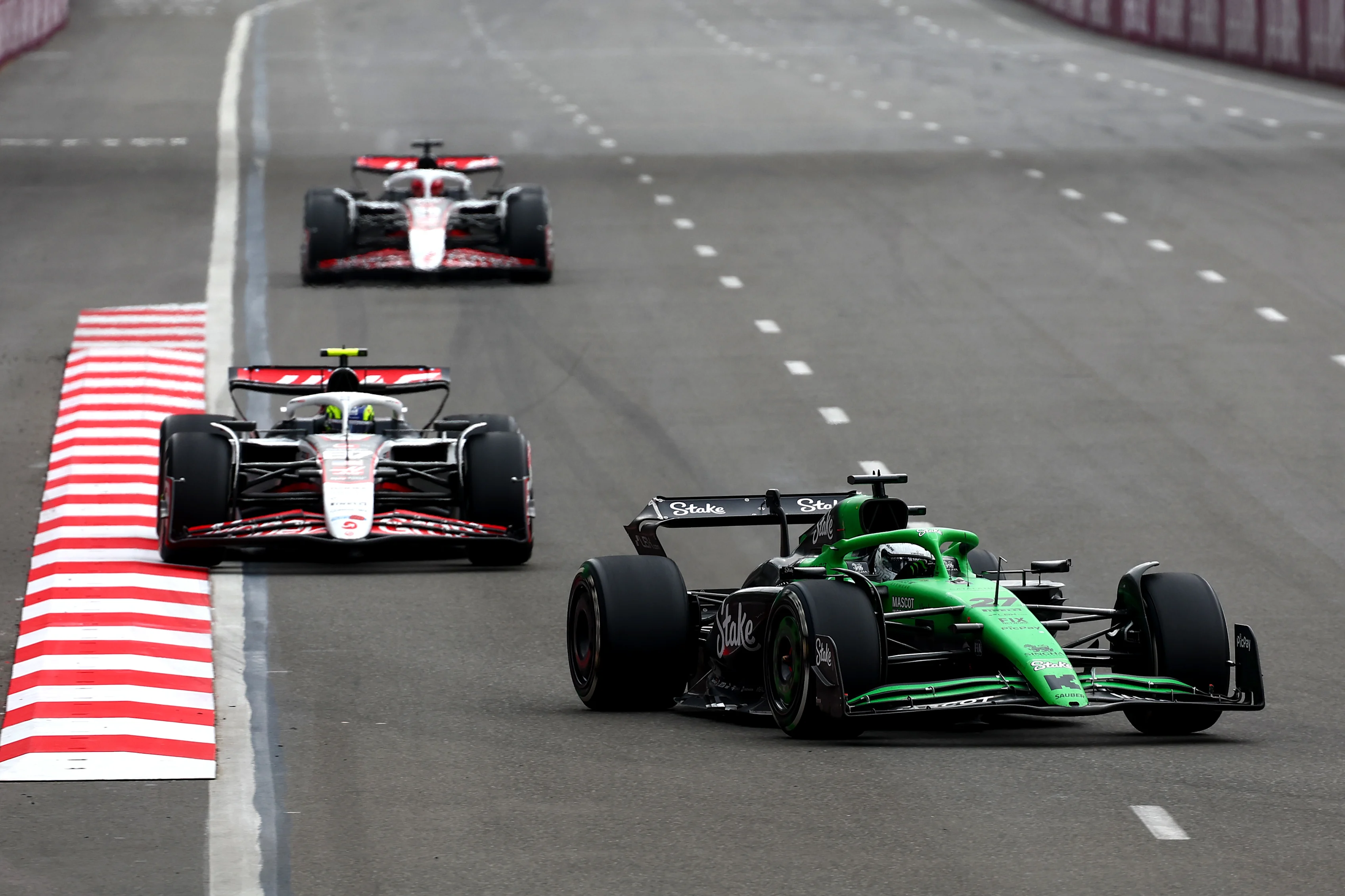 Bakou, Azerbaïdjan - 21 septembre: Nico Hulkenberg d'Allemagne conduisant le (27) Kick Sauber C45