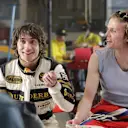 La campagne `` goûte à la famille '' de Barilla reconstitue l'histoire de la façon dont la cuisine de Pasticcino les a rassemblés dans le paddock - même ceux qui étaient rivaux sur la piste