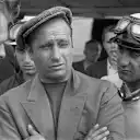 Juan Manuel Fangio en 1956, incarnant le style intemporel de Ferrari.