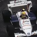 Le logo Sergio Tacchini affiché dans la voiture Toleman F1 d'Ayrton Senna