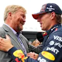 Verstappen avec le roi Willem-Alexander sur la grille du Grand Prix néerlandais
