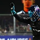 SINGAPORE, SINGAPORE - OCTOBER 04: Pole position qualifier George Russell of Great Britain and Mercedes AMG Petronas F1 Team celebrates on arrival in parc ferme during qualifying ahead of the F1 Grand Prix of Singapore at Marina Bay Street Circuit on October 04, 2025 in Singapore, Singapore. (Photo by Mark Thompson/Getty Images)