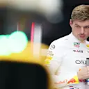 SINGAPORE, SINGAPORE - OCTOBER 04: Max Verstappen of the Netherlands driving the (1) Oracle Red Bull Racing RB21 on track during qualifying ahead of the F1 Grand Prix of Singapore at Marina Bay Street Circuit on October 04, 2025 in Singapore, Singapore. (Photo by Mark Thompson/Getty Images)