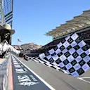 La star country Shaboozey devait se sentir « ivre » d'excitation lorsqu'il a sorti le drapeau à damier au COTA. Faites glisser pour plus d'images