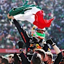 Les célébrations d'après-course étaient d'un autre niveau. Faites glisser pour plus d'images