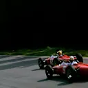 À seulement 19 ans, Ricardo Rodríguez est entré dans l'histoire en tant que plus jeune pilote Ferrari, un record qui a duré plus de six décennies. Glissez pour en savoir plus