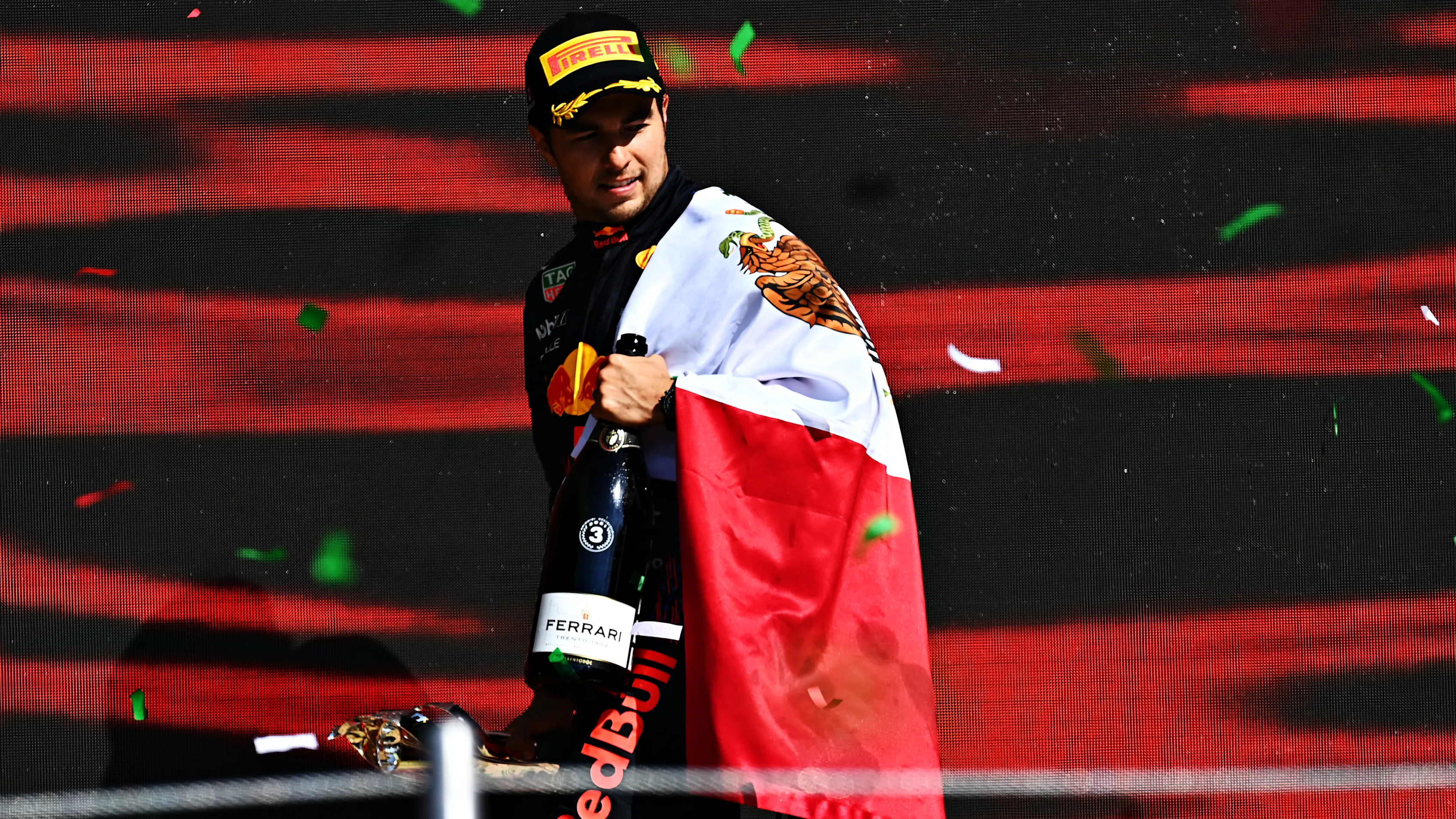 MEXICO, MEXIQUE - 07 NOVEMBRE : Troisième place Sergio Perez du Mexique et Red Bull Racing