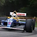 Seb Vettel s'est rendu à Goodwood au volant de l'une des voitures les plus dominantes de l'histoire de la F1 : la FW14B. Faites glisser pour plus d'images