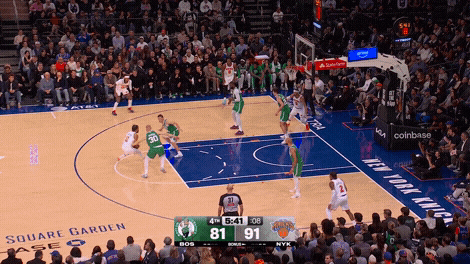 Josh Hart rebondit, lay-up de Jalen Brunson