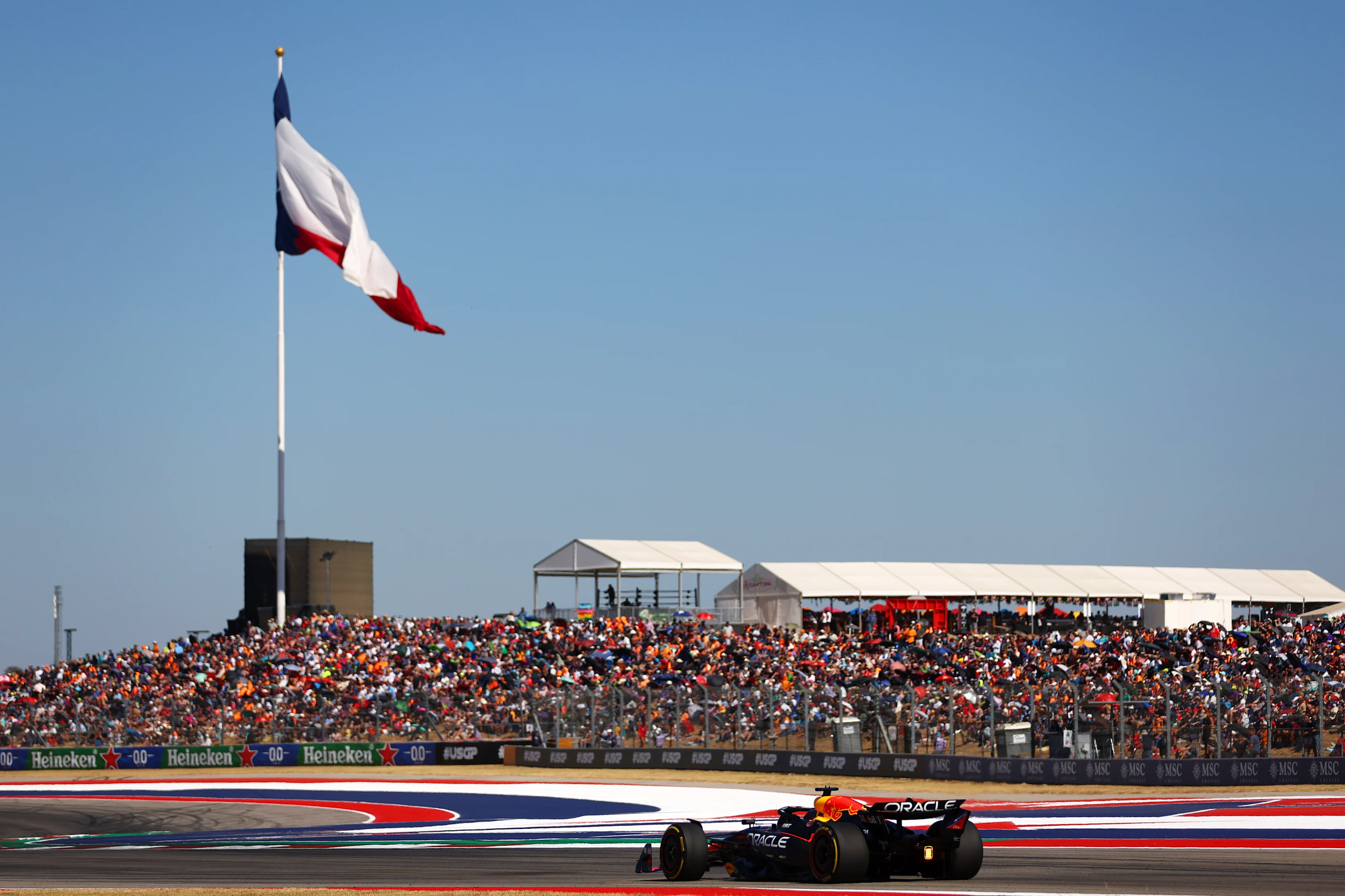 AUSTIN, TEXAS - 20 OCTOBRE : Max Verstappen des Pays-Bas au volant du (1) Oracle Red Bull