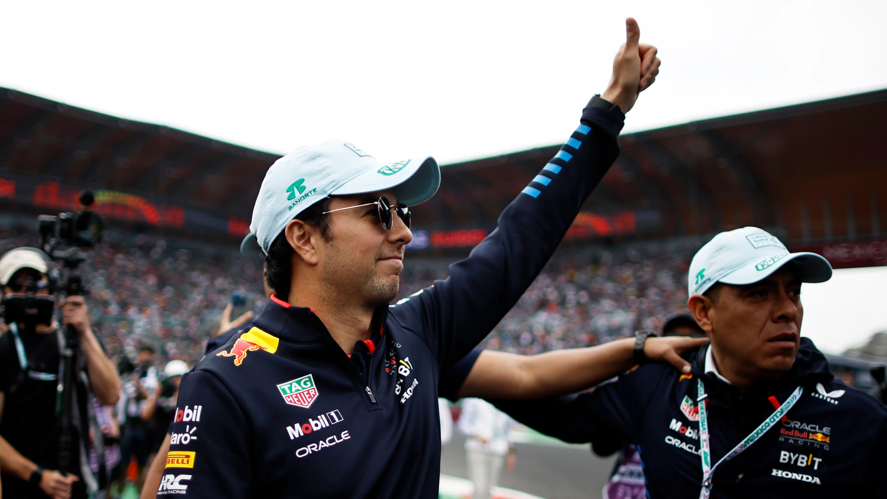 MEXICO, MEXIQUE - 27 OCTOBRE : Sergio Perez du Mexique et Oracle Red Bull Racing reconnaissent