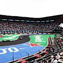 La piste traverse le stade de baseball Foro Sol, créant l'une des atmosphères les plus électriques et inoubliables de la Formule 1.
