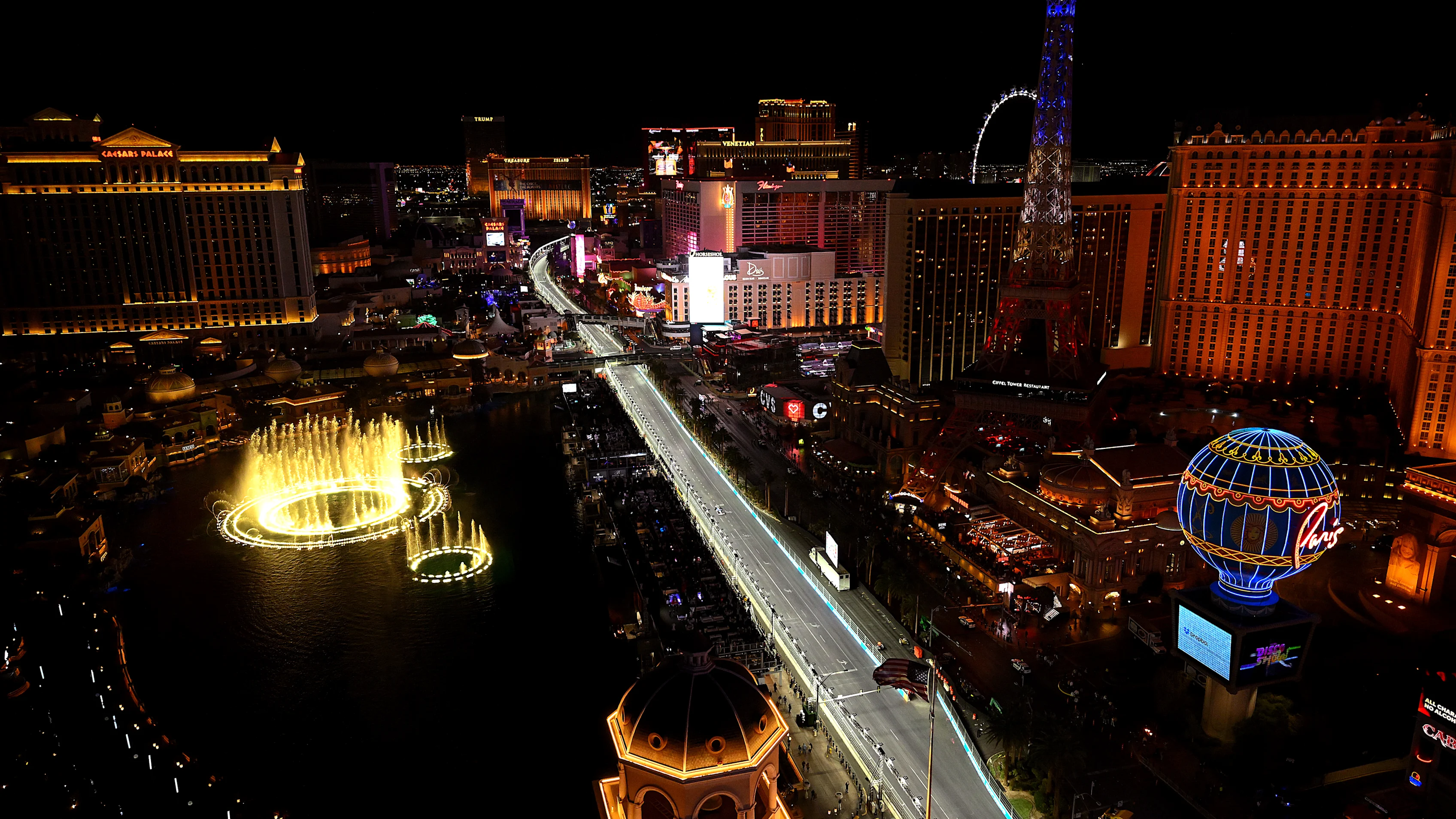 LAS VEGAS, NEVADA - 23 NOVEMBRE : Liam Lawson de Nouvelle-Zélande au volant de la (30) application Visa Cash RB VCARB