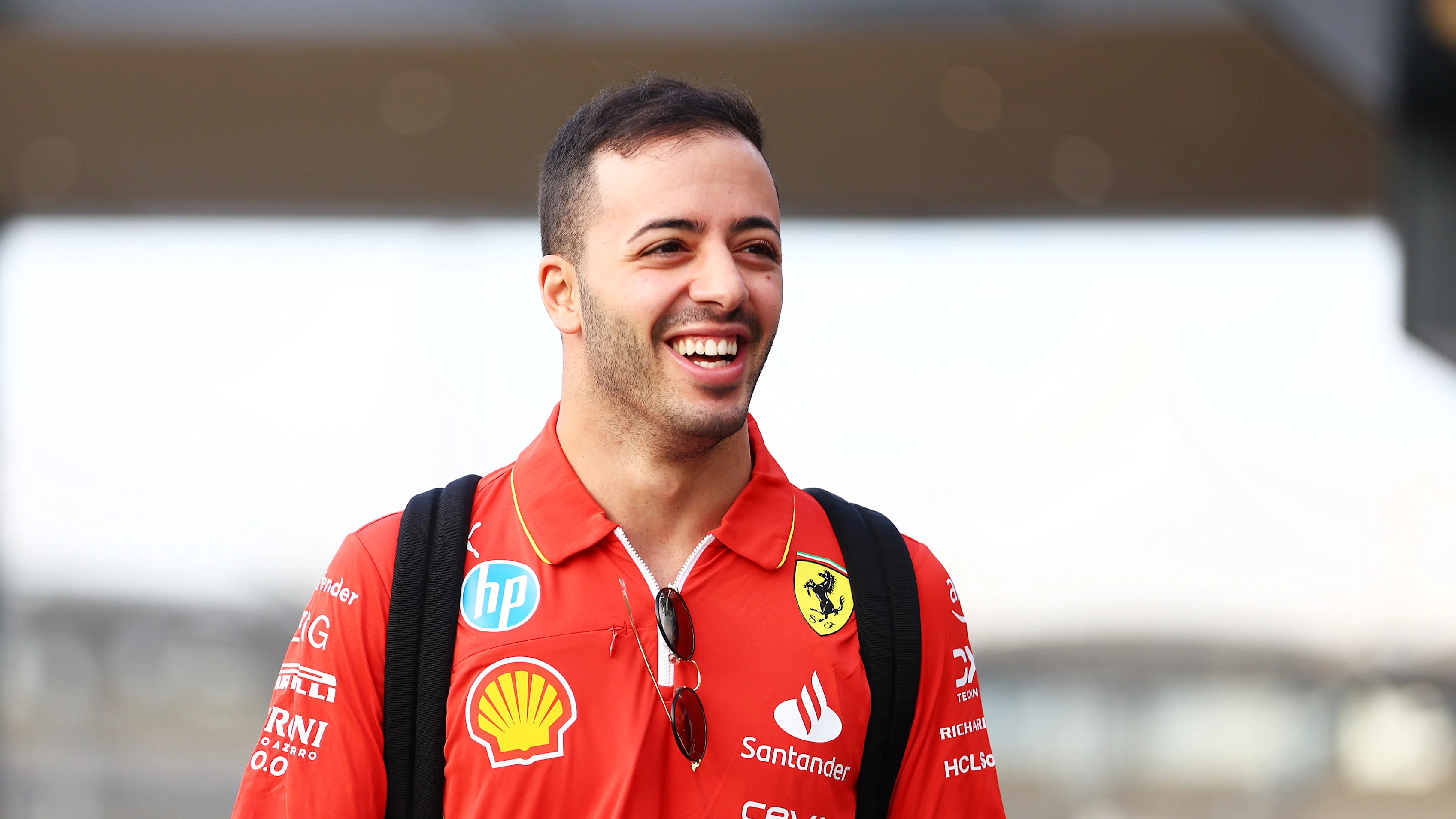 ABU DHABI, ÉMIRATS ARABES UNIS - DÉCEMBRE 10 : Antonio Fuoco d'Italie et Ferrari marchent dans le