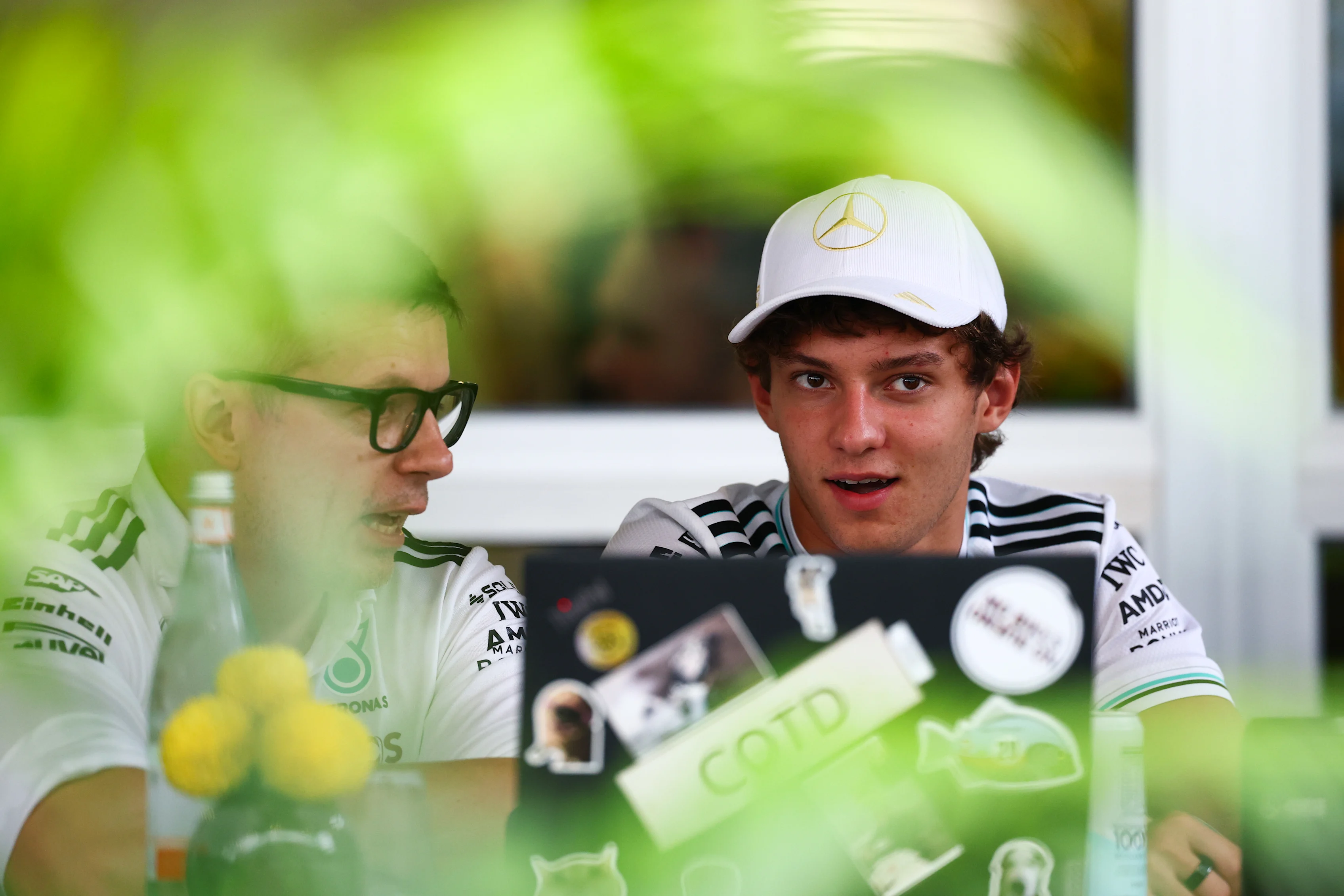 SINGAPOUR, SINGAPOUR - 02 OCTOBRE : Peter Bonnington, ingénieur de course de l'équipe Mercedes AMG Petronas F1