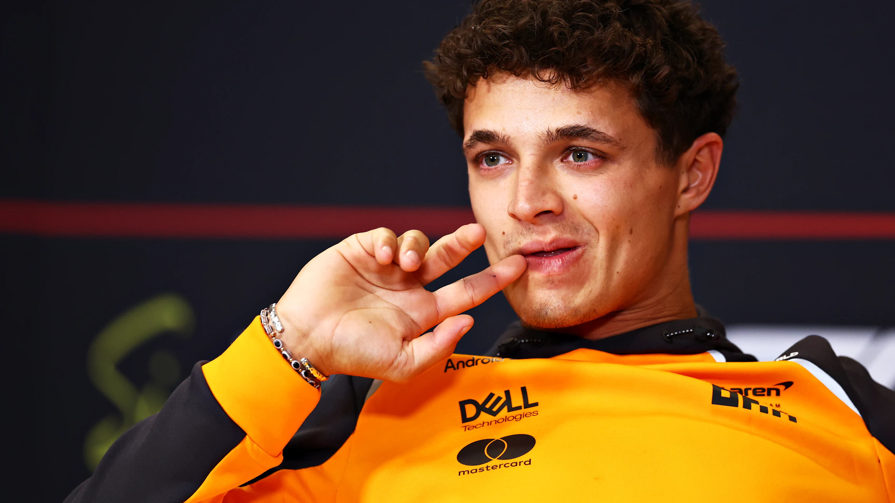 Singapour, Singapour - 02 octobre: ​​Lando Norris de Grande-Bretagne et McLaren regardent dans le
