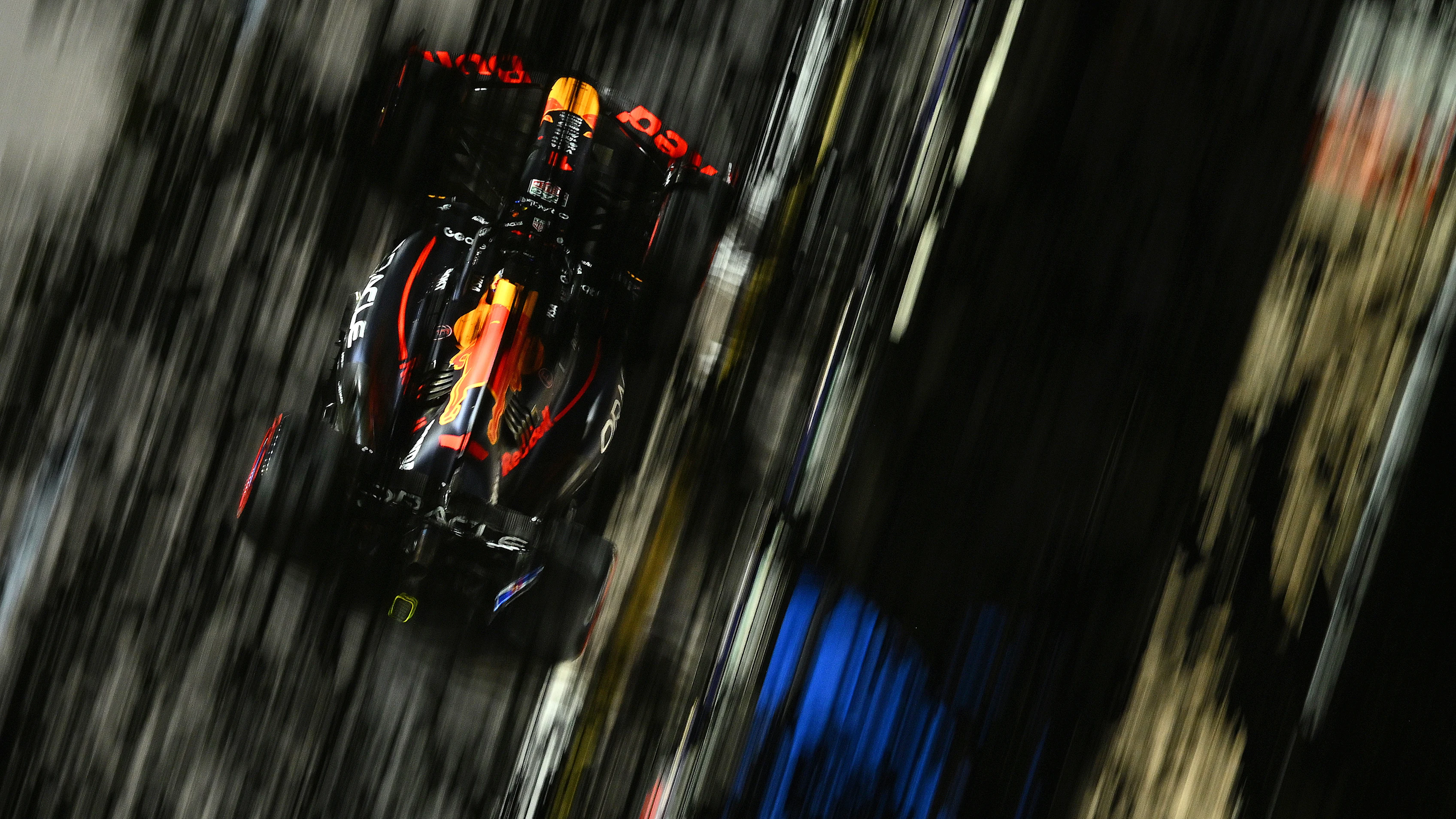 Singapour, Singapour - 03 octobre: ​​Max Verstappen des Pays-Bas à l'origine du (1) Oracle Red