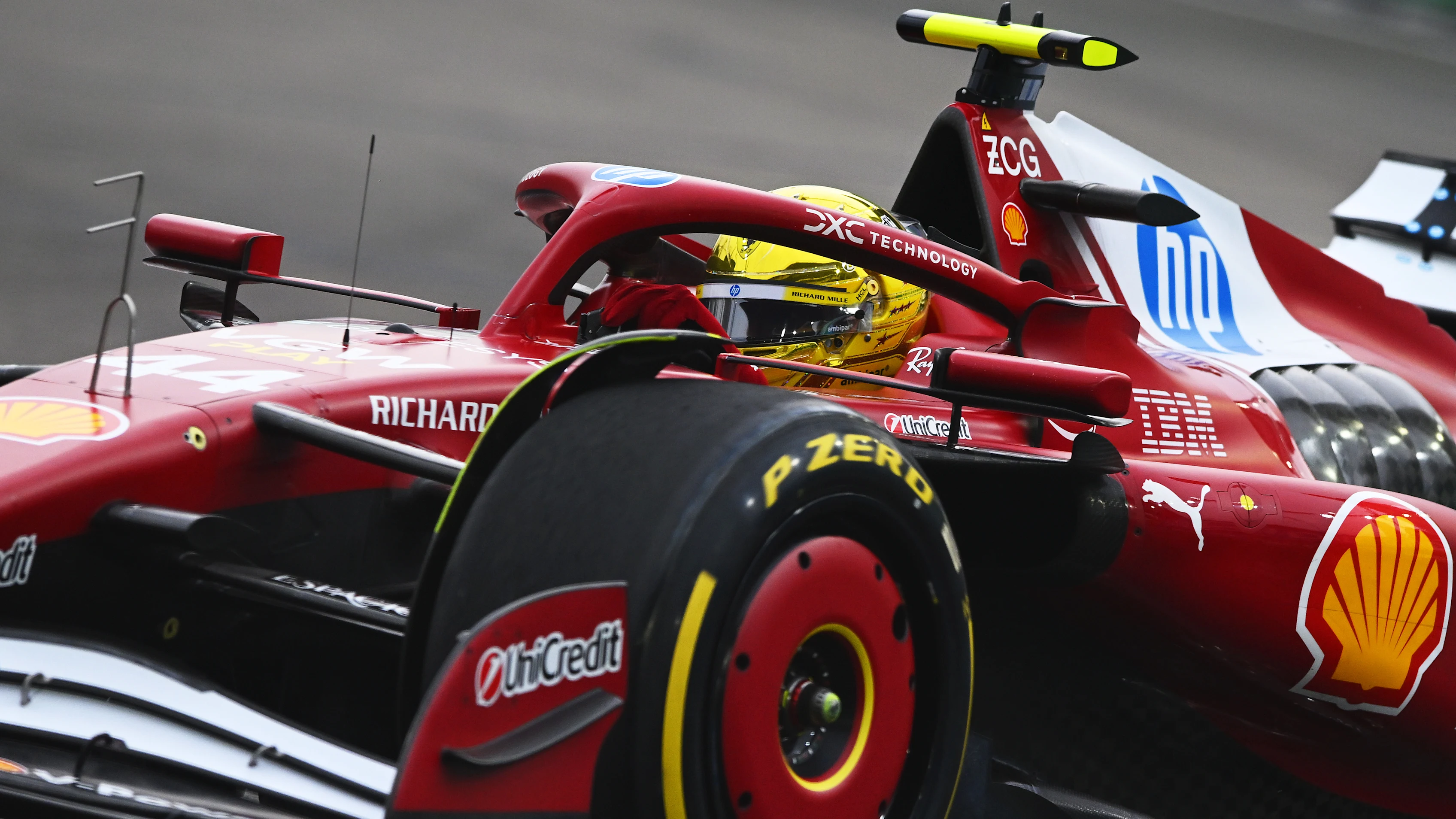 SINGAPOUR, SINGAPOUR - 04 OCTOBRE : Lewis Hamilton de Grande-Bretagne au volant de la (44) Scuderia