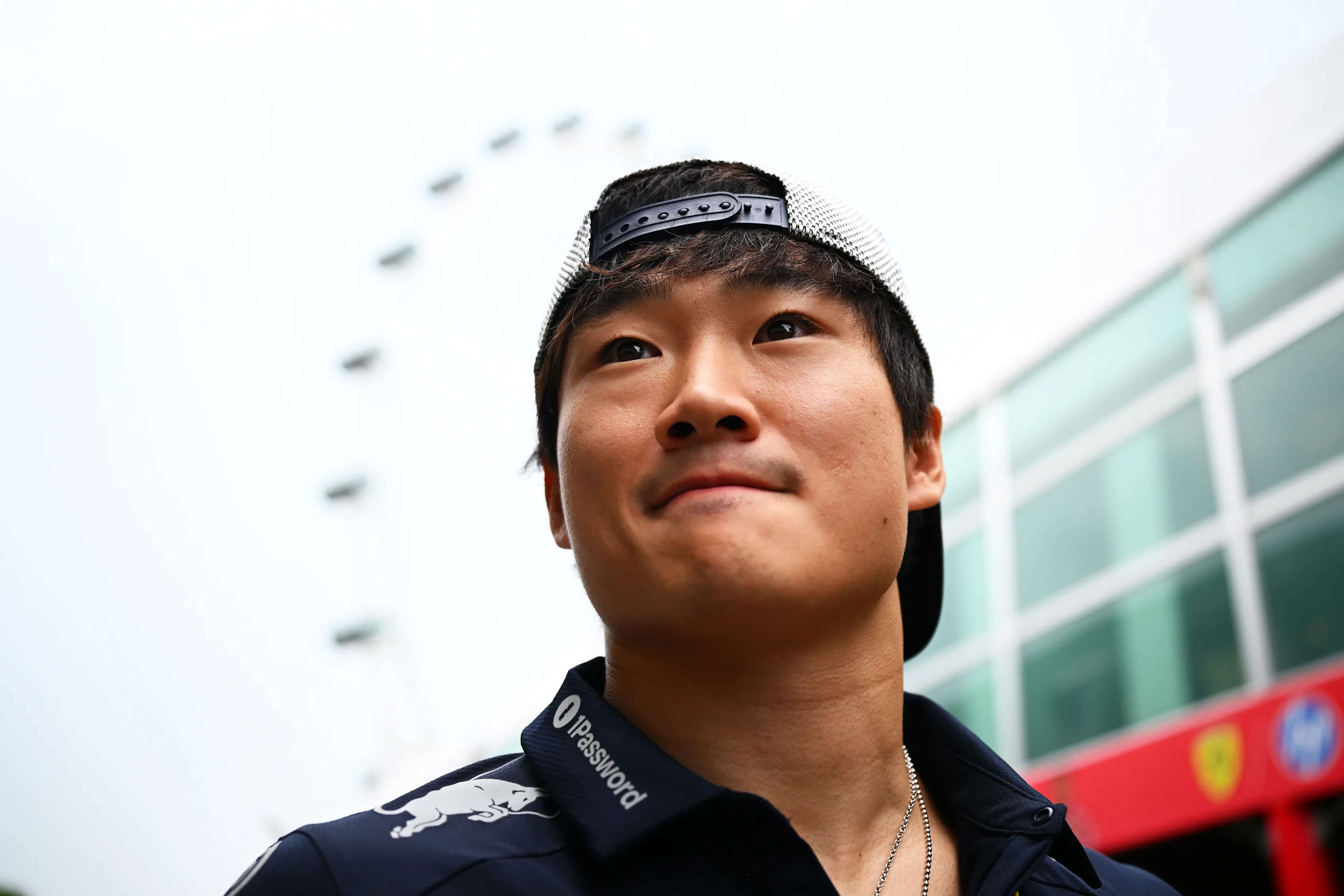 SINGAPOUR, SINGAPOUR - 05 OCTOBRE : Yuki Tsunoda du Japon et Oracle Red Bull Racing arrivent dans le