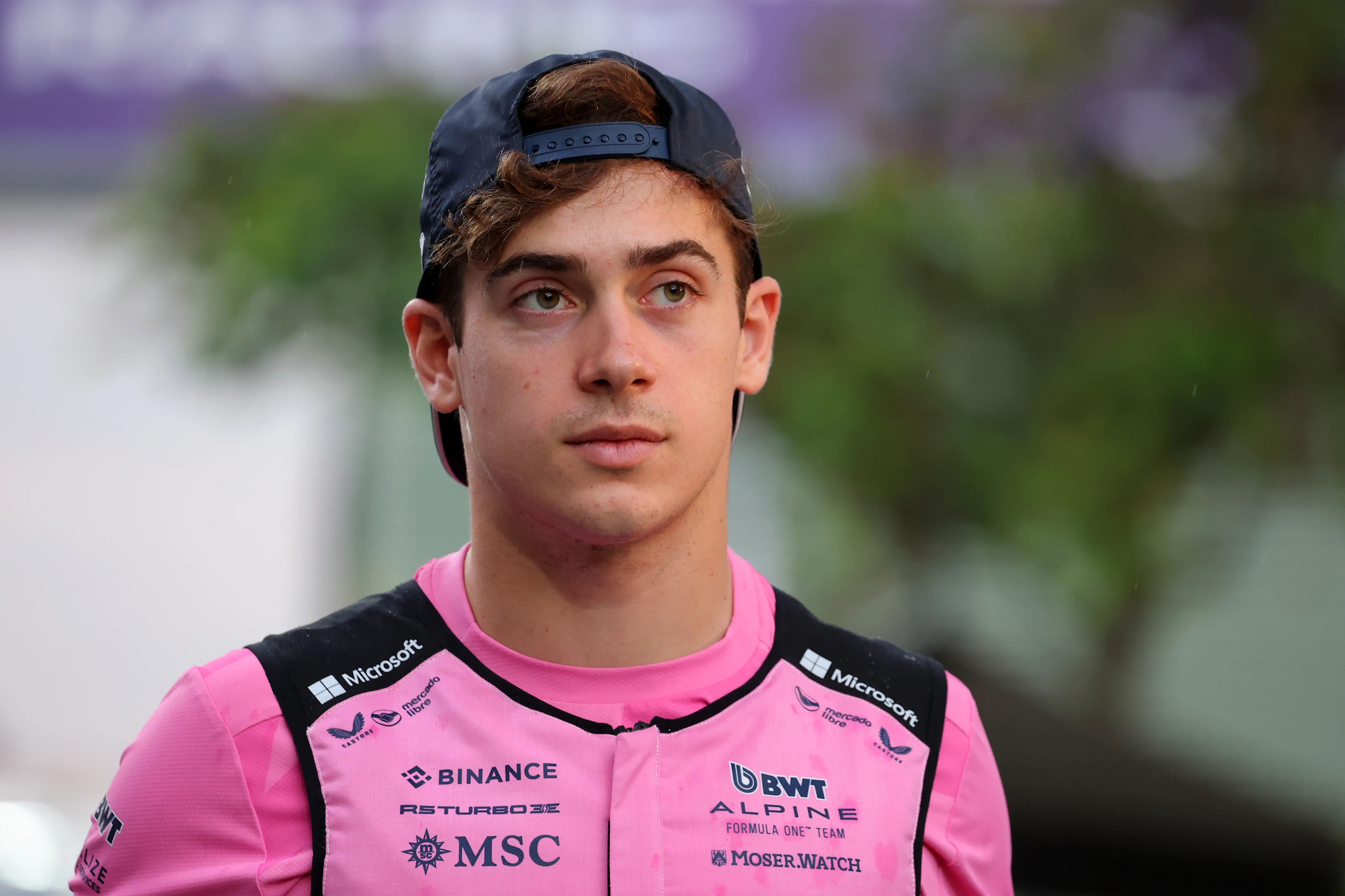 SINGAPOUR, SINGAPOUR - 05 OCTOBRE : Franco Colapinto d'Argentine et Alpine F1 regardent avant