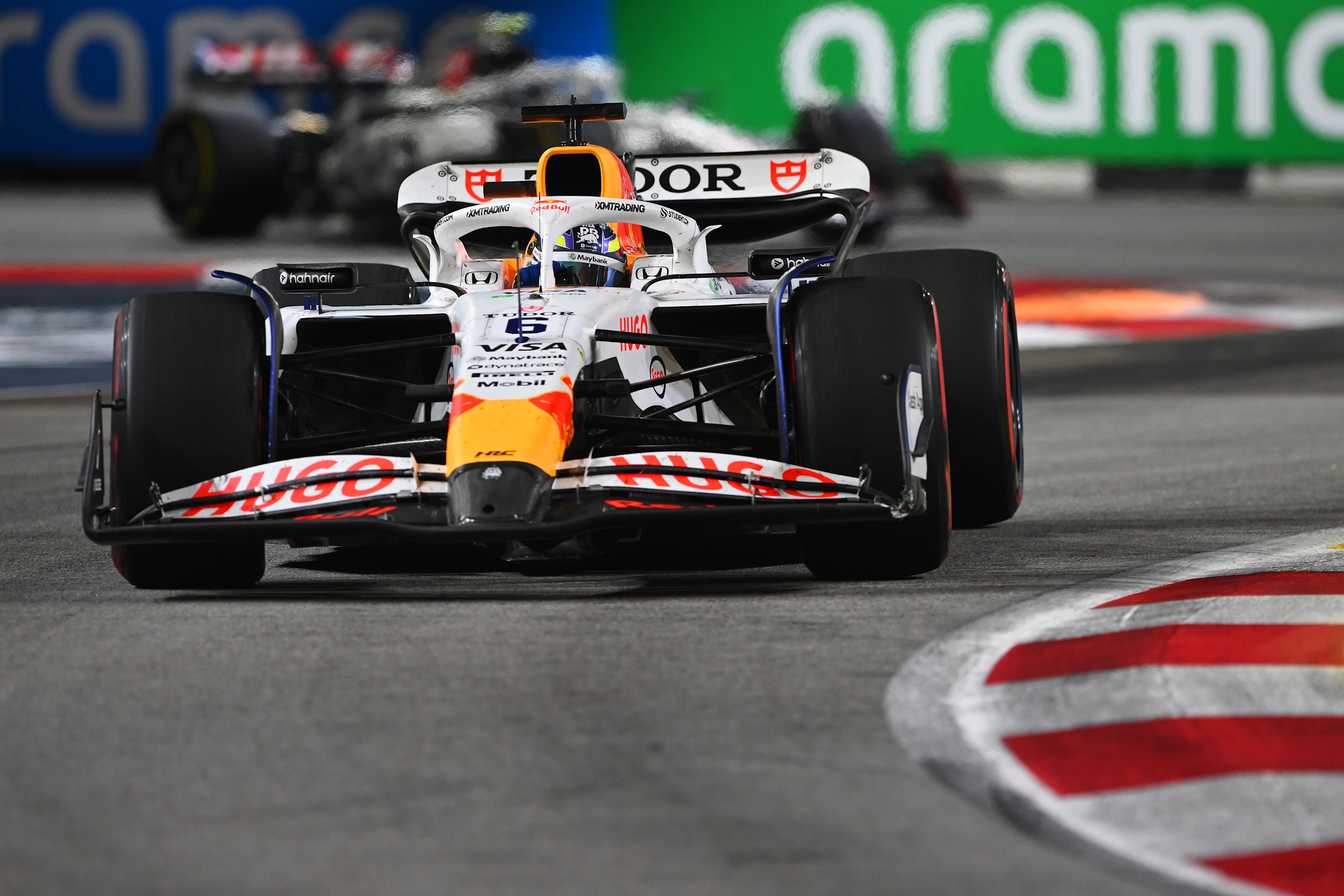 Singapour, Singapour - 05 octobre: ​​Isack Hadjar de France conduisant le (6) Visa Cash App Racing