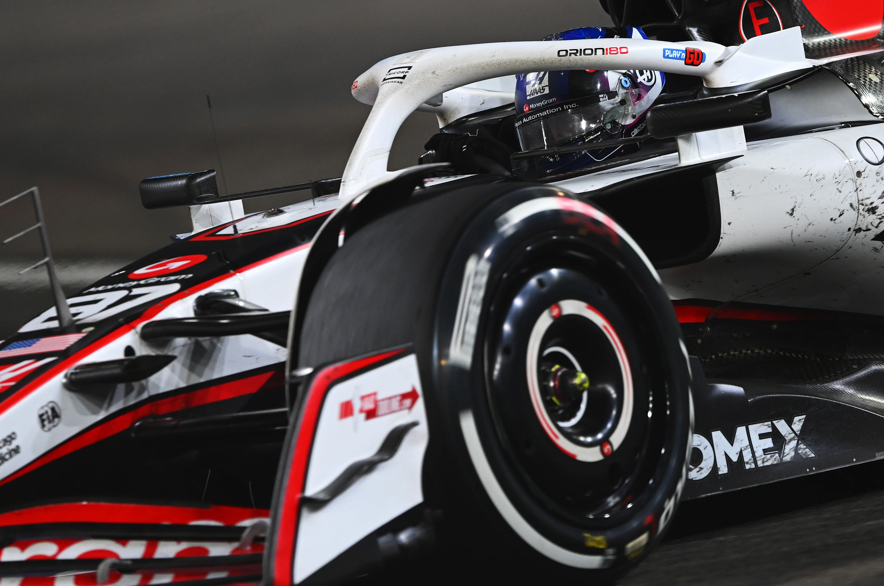 Singapour, Singapour - 05 octobre: ​​Oliver Bearman de Grande-Bretagne conduisant le (87) Haas F1 VF-25