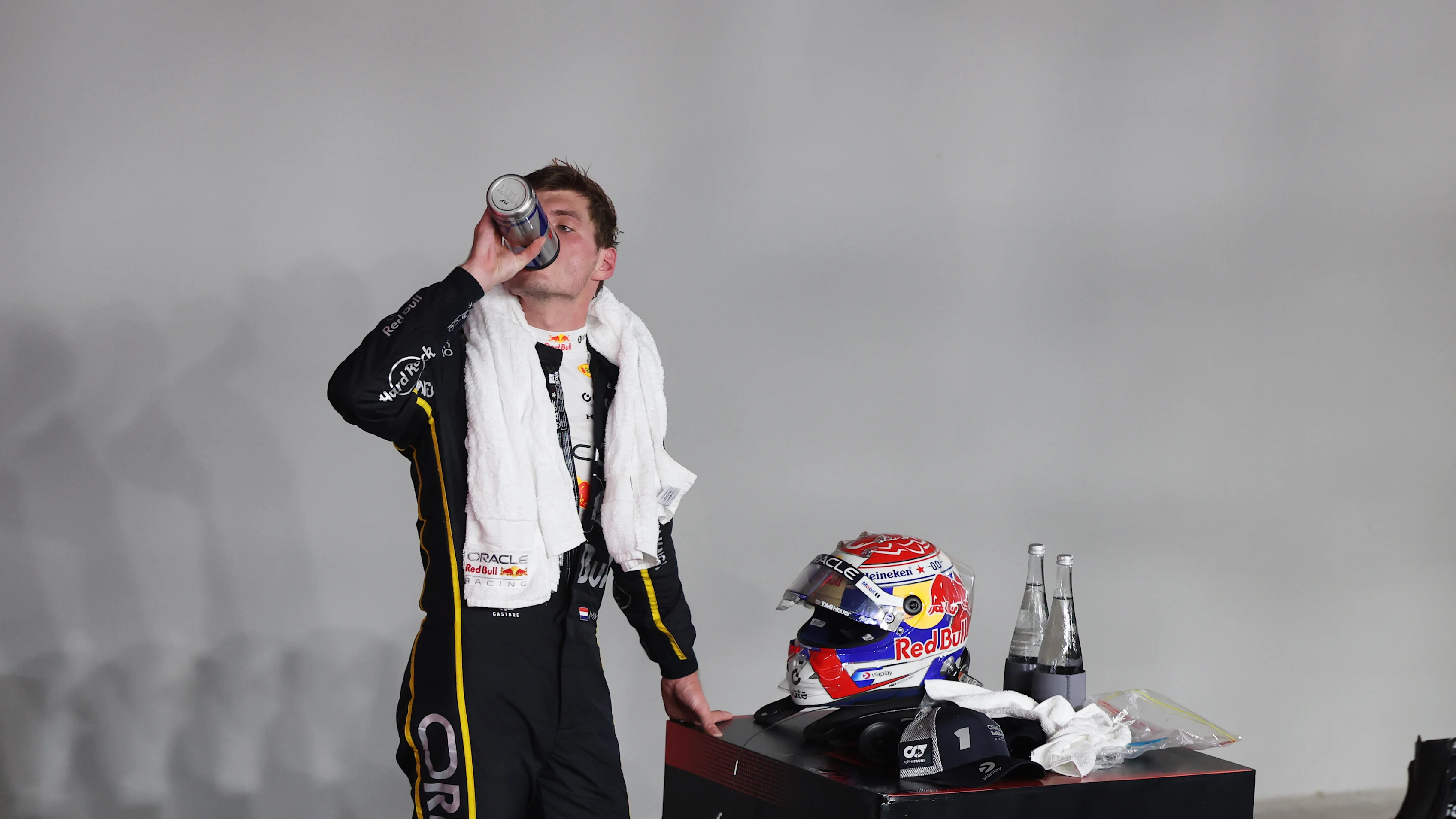 Singapour, Singapour - 05 octobre: ​​deuxième placée Verstappen des Pays-Bas et Oracle Red