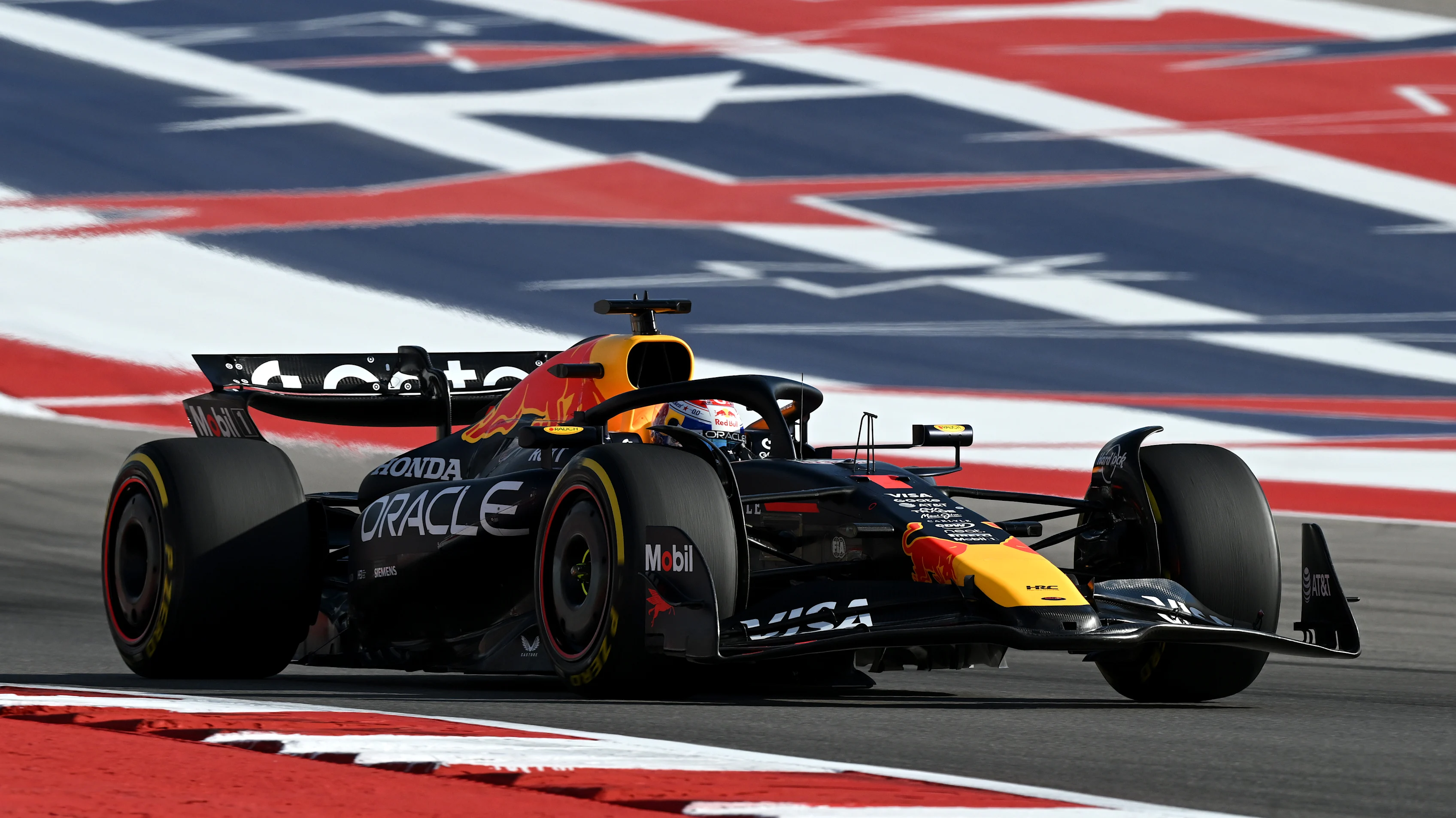 AUSTIN, TEXAS - 17 OCTOBRE : Max Verstappen des Pays-Bas au volant du (1) Oracle Red Bull