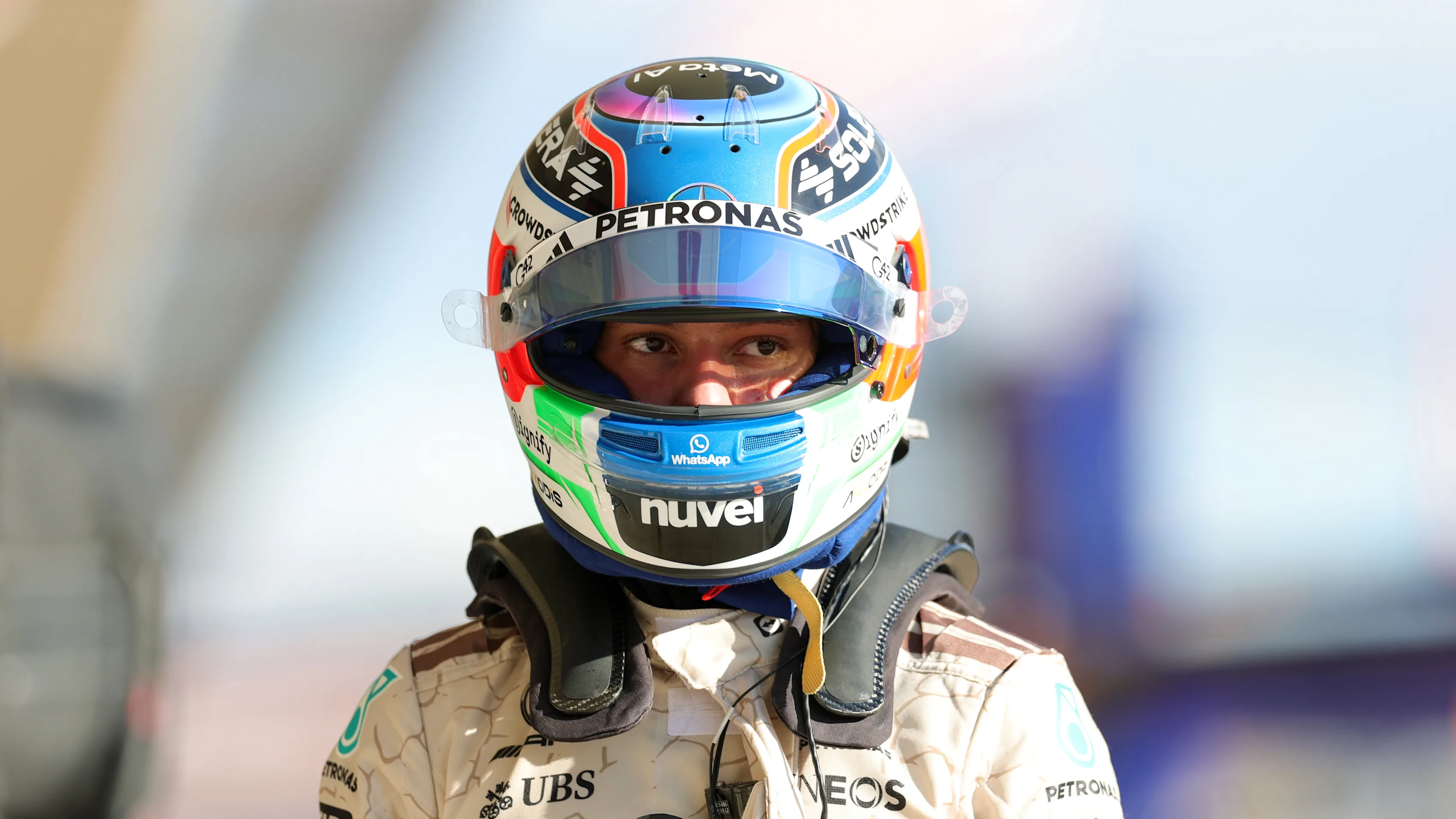 AUSTIN, TEXAS - 17 OCTOBRE : Andrea Kimi Antonelli d'Italie et Mercedes AMG Petronas F1 Team marche